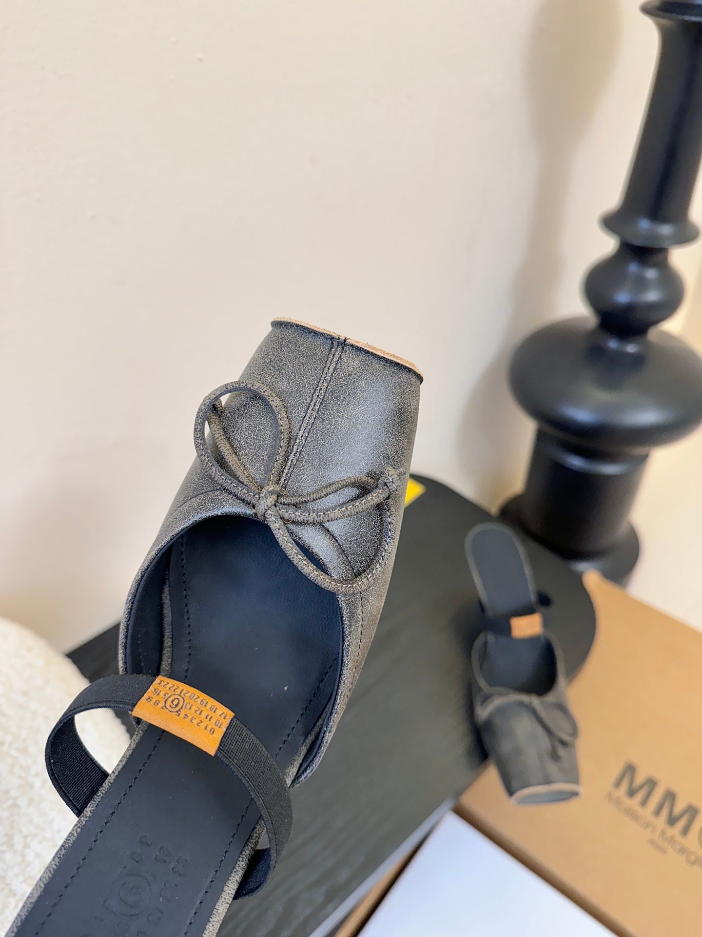 Maison Margiela Split-Toe Chunky Heel Mary Jane Black Flat Cowhide 580449