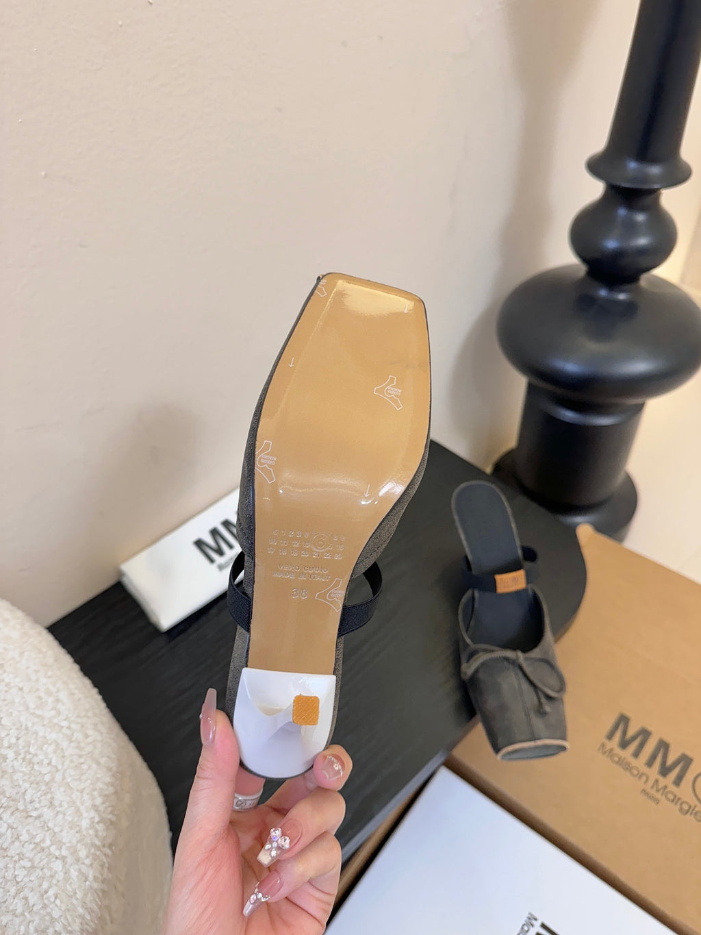 Maison Margiela Split-Toe Chunky Heel Mary Jane Black Flat Cowhide 580449