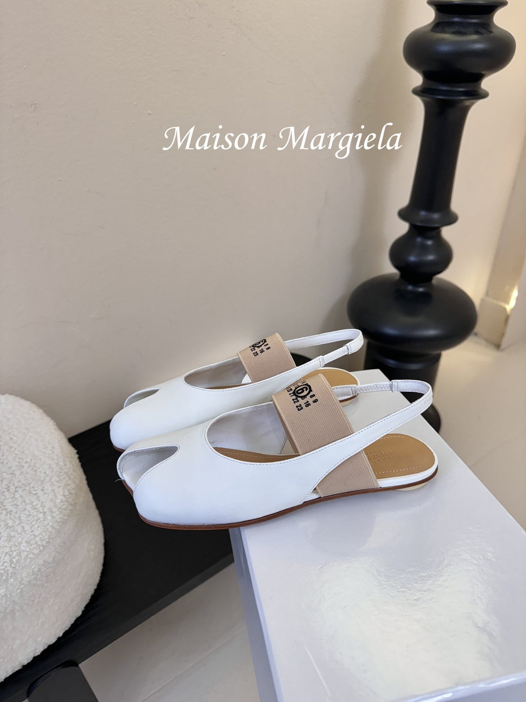 Maison Margiela Split-Toe Peep-Toe Slingback White Flat Sheepskin 580444