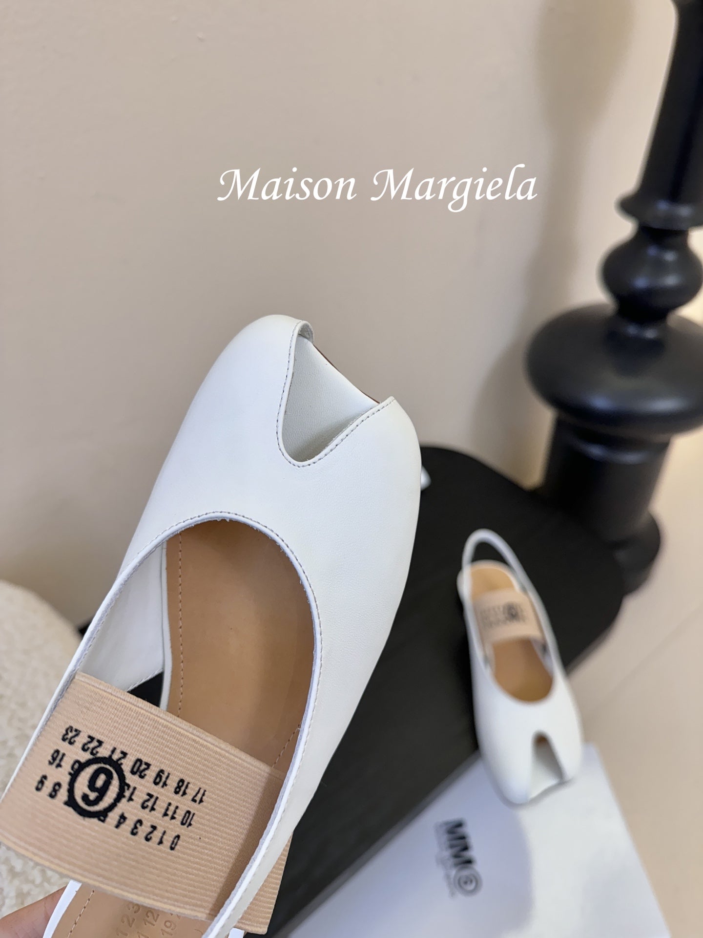 Maison Margiela Split-Toe Peep-Toe Slingback White Flat Sheepskin 580444