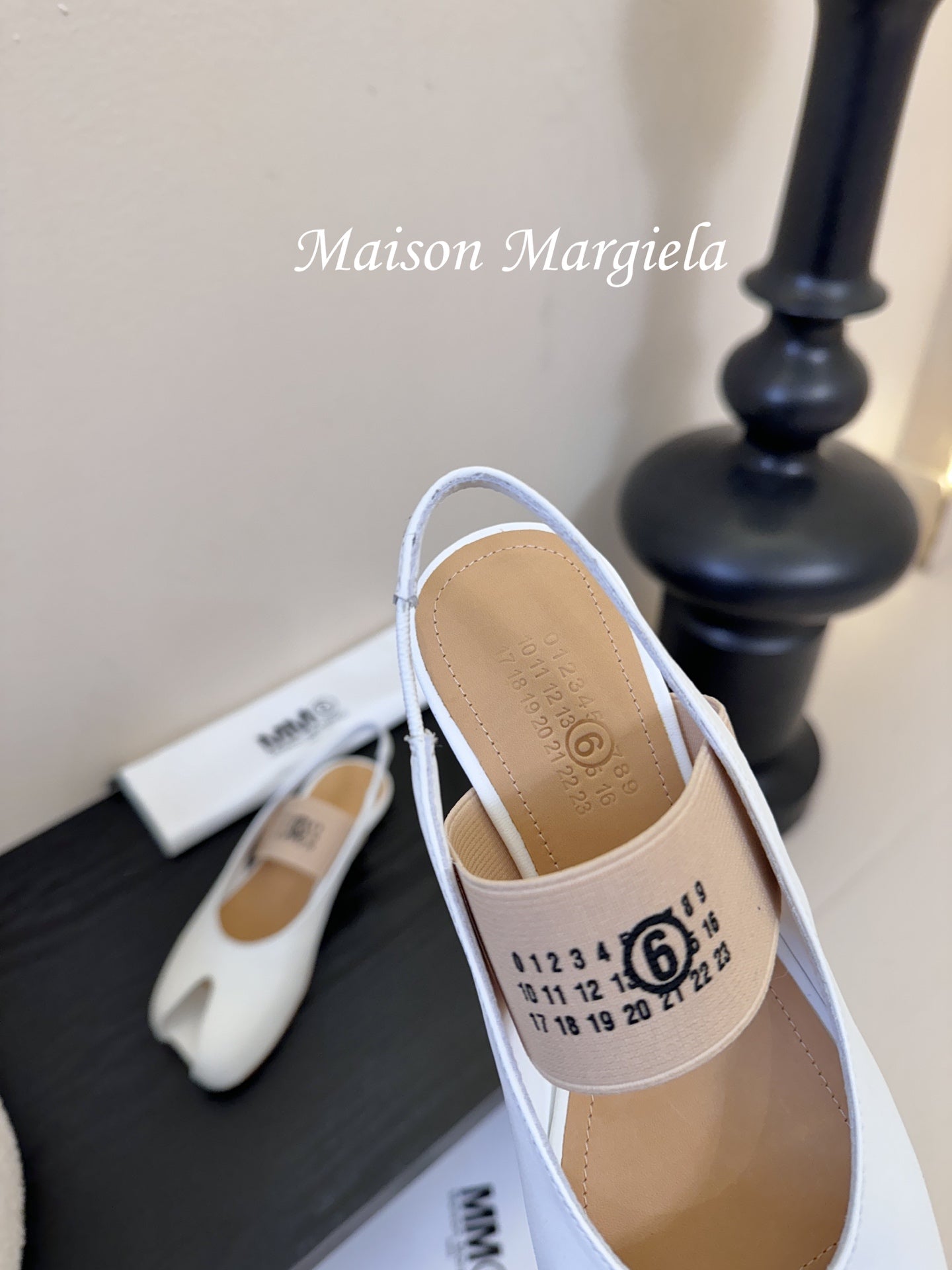 Maison Margiela Split-Toe Peep-Toe Slingback White Flat Sheepskin 580444