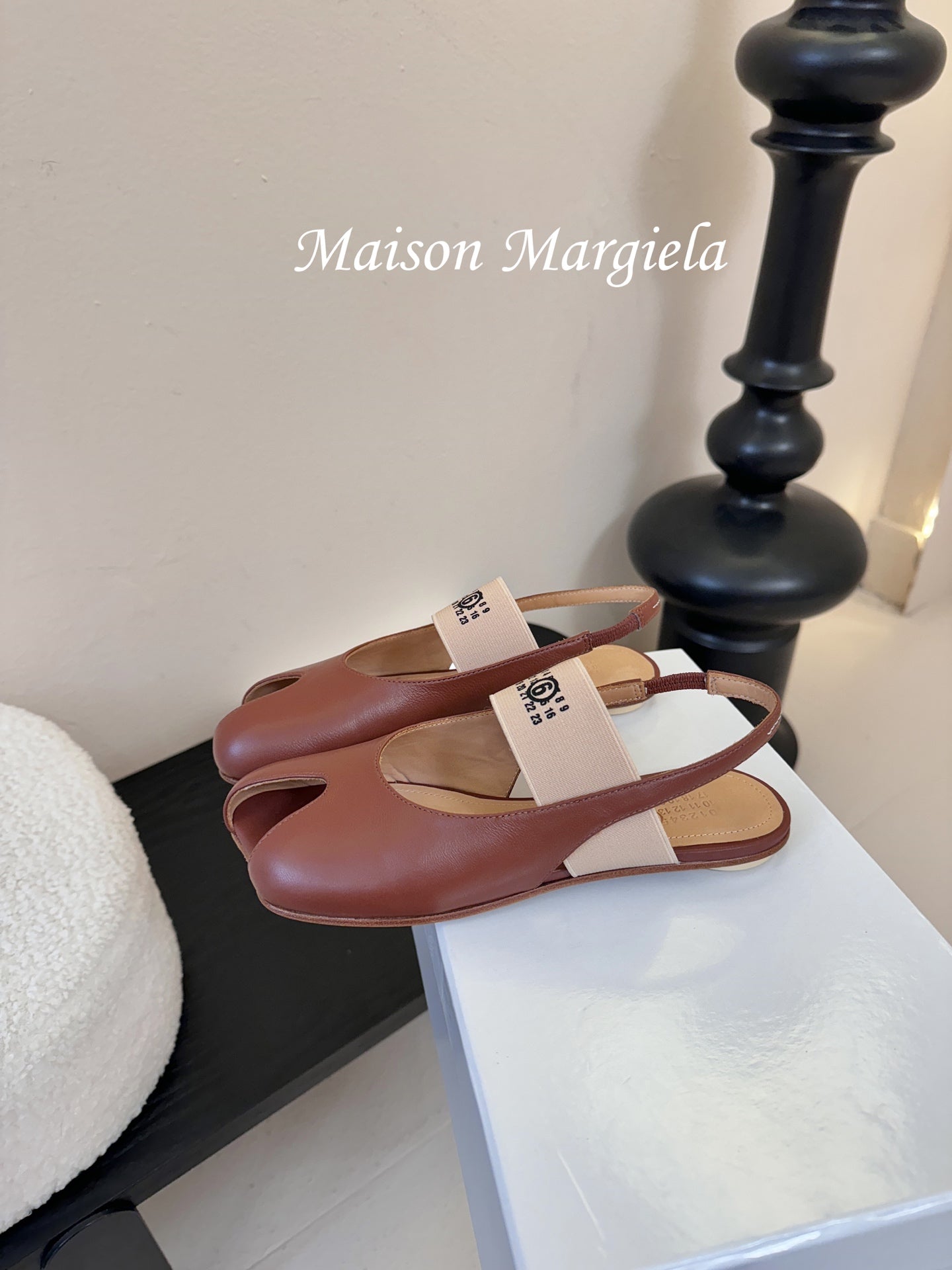 Maison Margiela Split-Toe Peep-Toe Slingback Brown Flat Sheepskin 580443