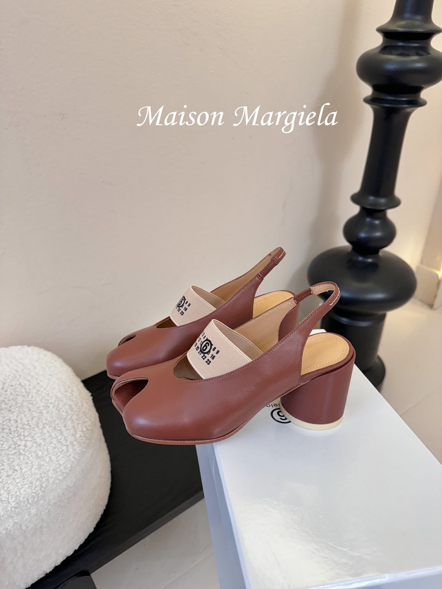 Maison Margiela Split-Toe Peep-Toe Chunky Heel Slingback Brown in Sheepskin 580437