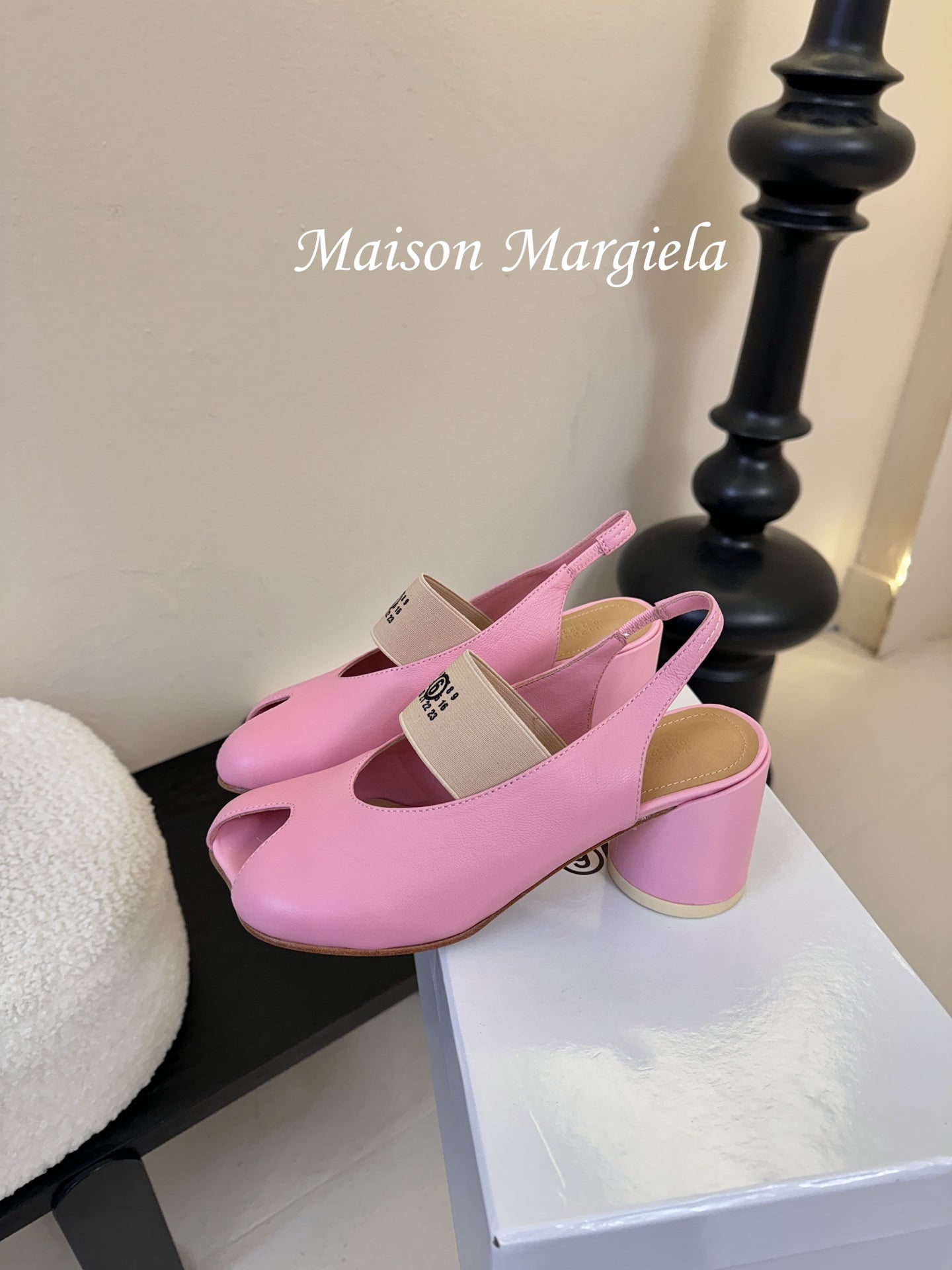 Maison Margiela Split-Toe Peep-Toe Chunky Heel Slingback Pink in Sheepskin 580435