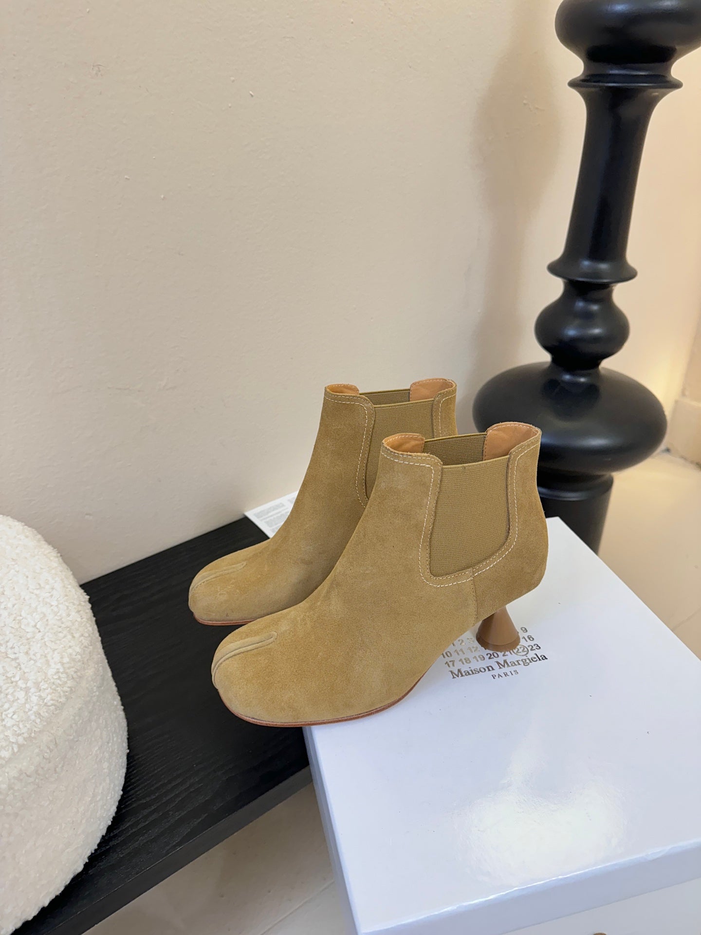Maison Margiela Tabi Ankle Boots Short Heel Tan Cowhide Suede 580428