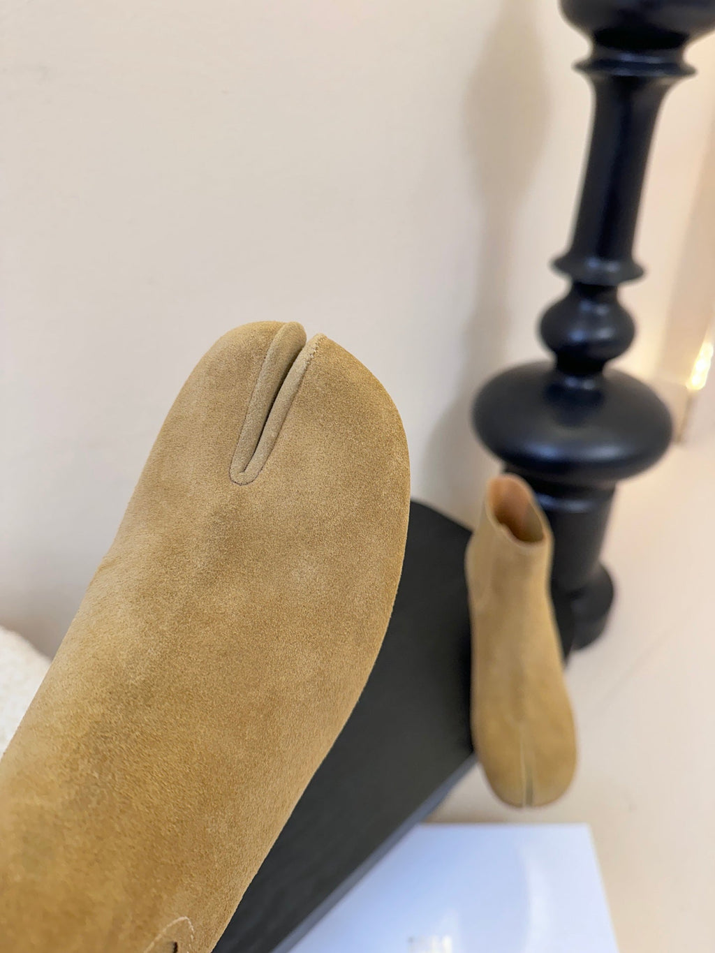 Maison Margiela Tabi Ankle Boots Short Heel Tan Cowhide Suede 580428