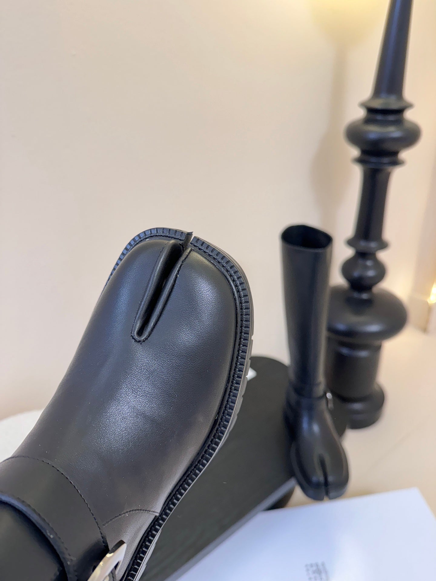 Maison Margiel 25AW New Split-Toe Rider Black Boots Sheepskin 580424