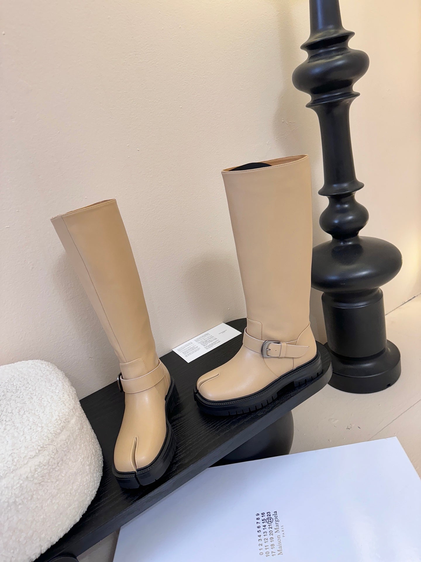 Maison Margiel 25AW New Split-Toe Rider Beige Boots Sheepskin 580423