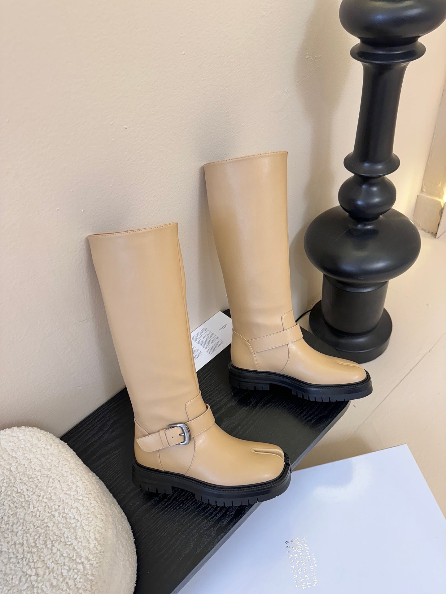 Maison Margiel 25AW New Split-Toe Rider Beige Boots Sheepskin 580423