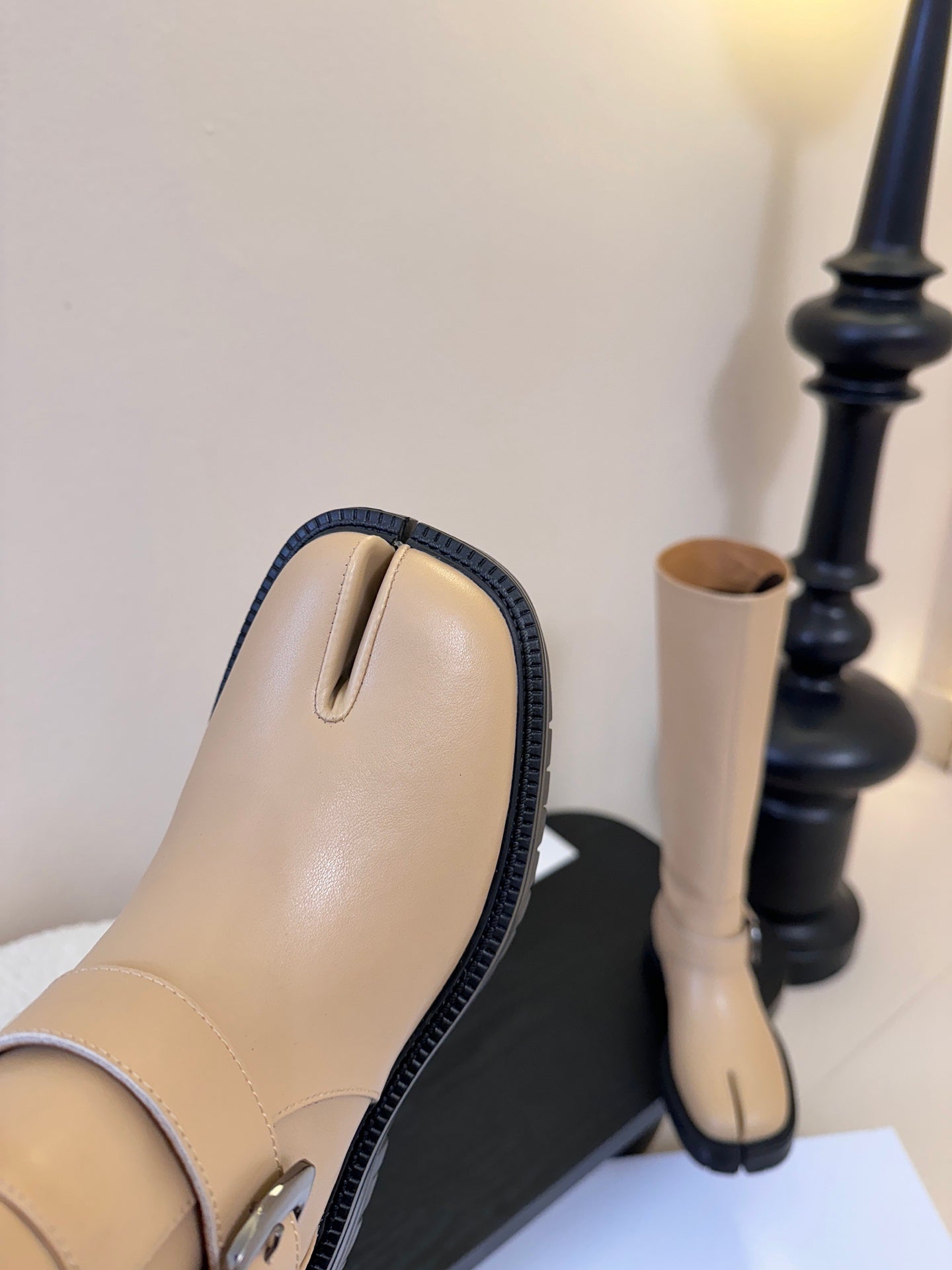 Maison Margiel 25AW New Split-Toe Rider Beige Boots Sheepskin 580423