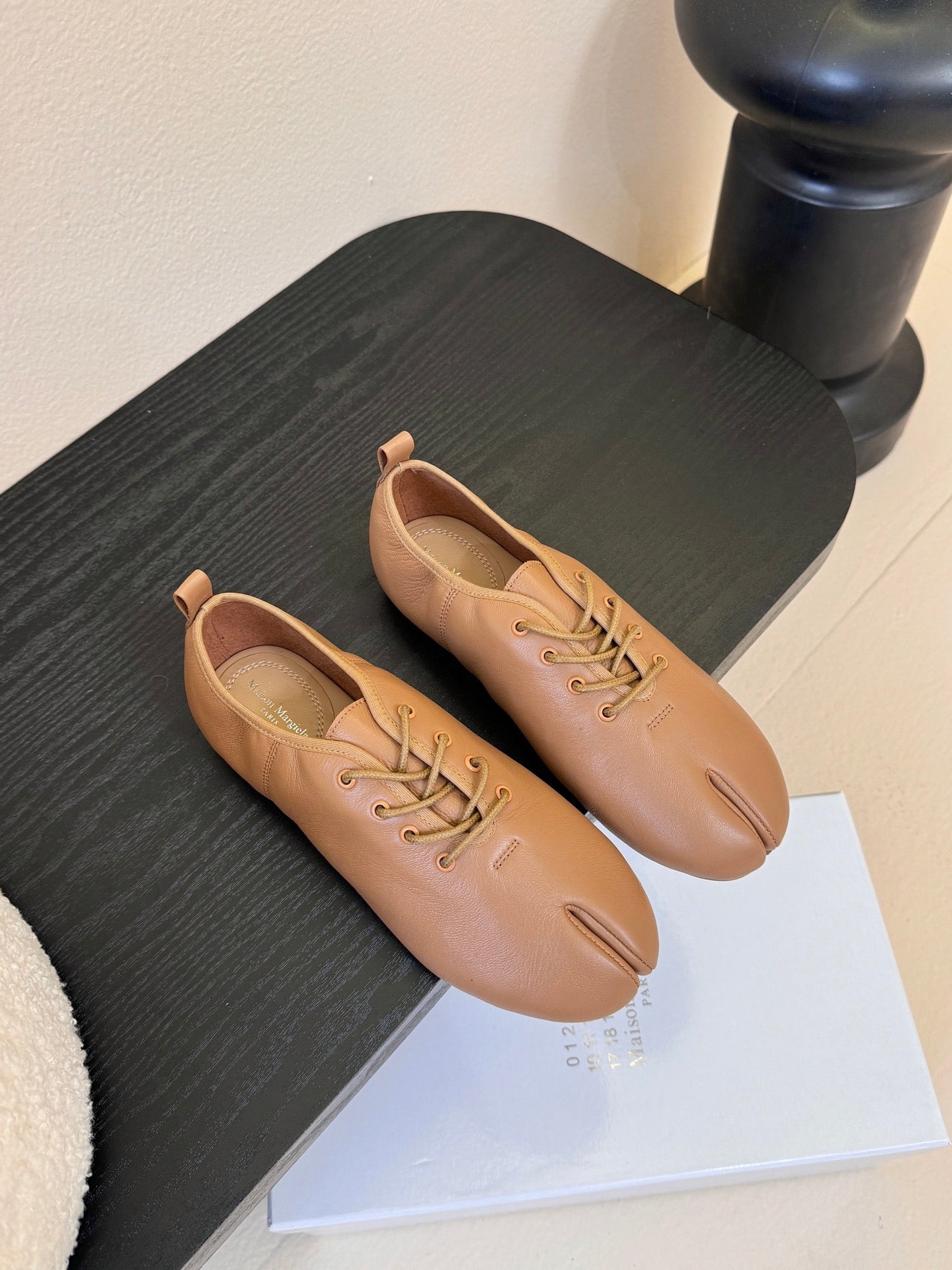 Maison Margiela 2025 Split-Toe Lace-up Shoes Brown Cowhide 580422