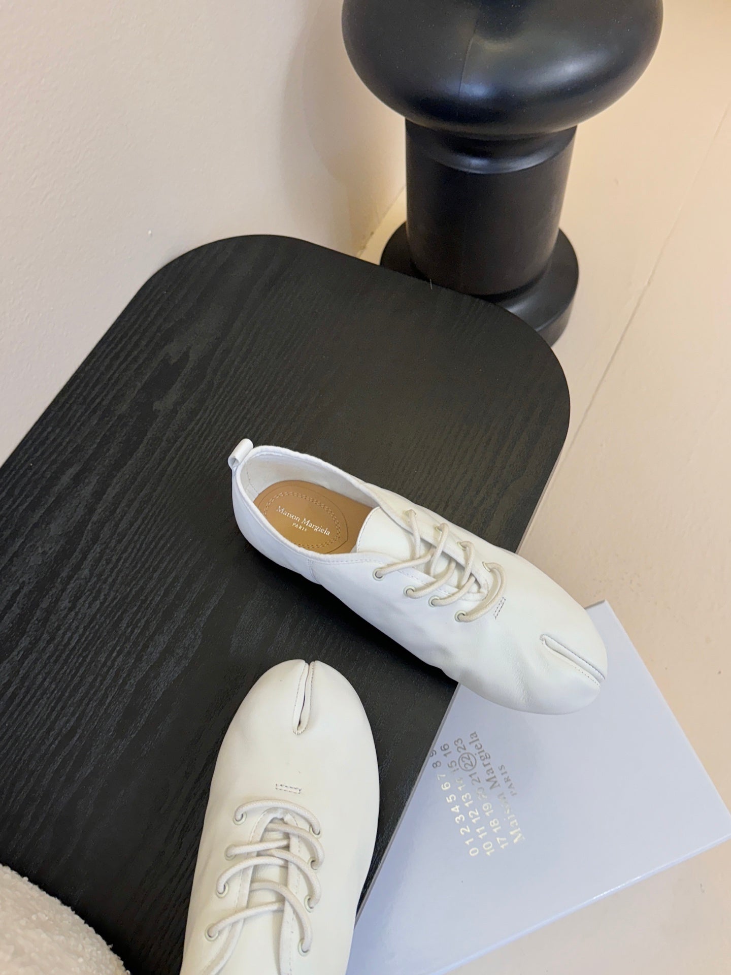 Maison Margiela 2025 Split-Toe Lace-up Shoes White Cowhide 580421