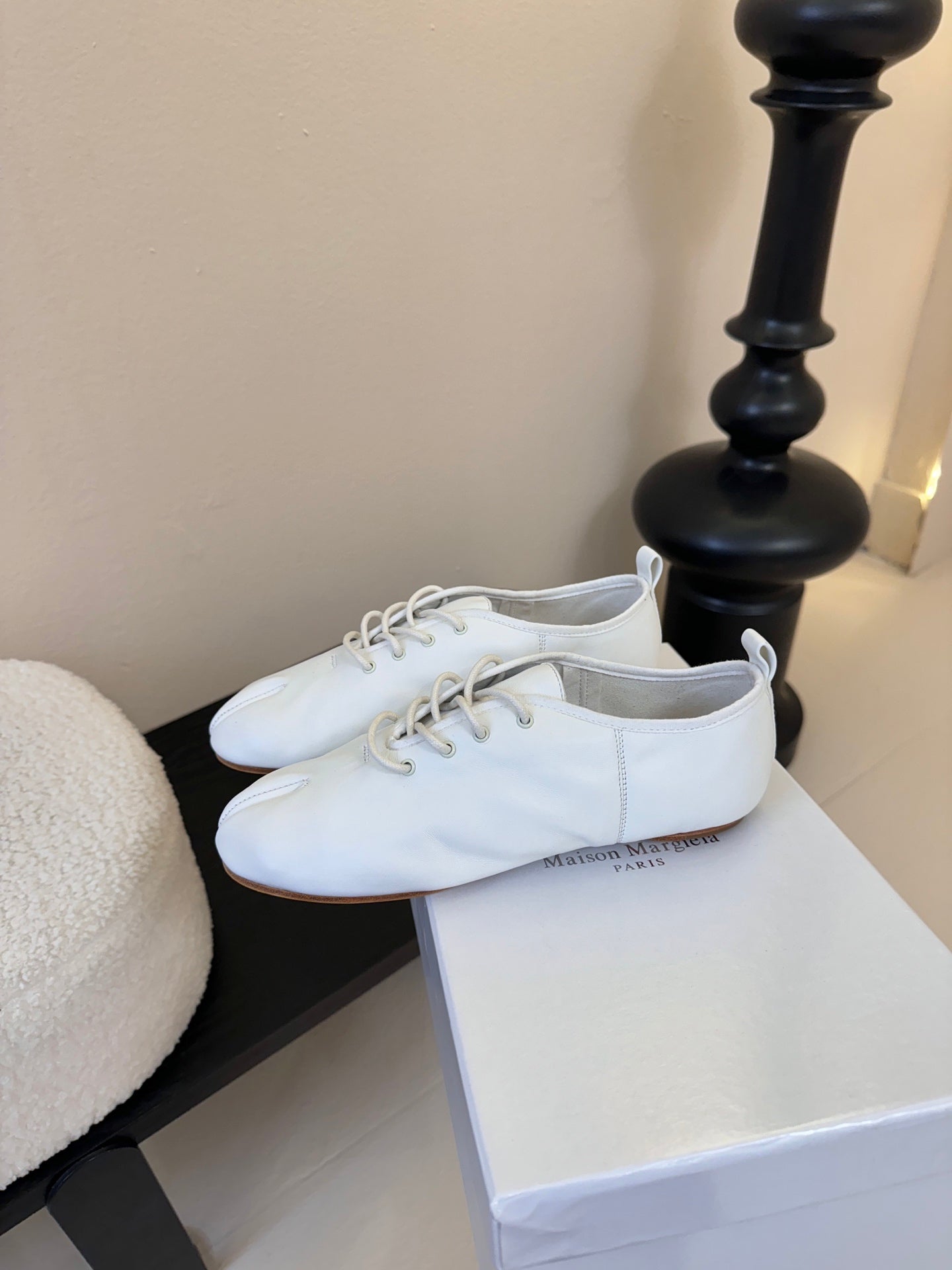 Maison Margiela 2025 Split-Toe Lace-up Shoes White Cowhide 580421