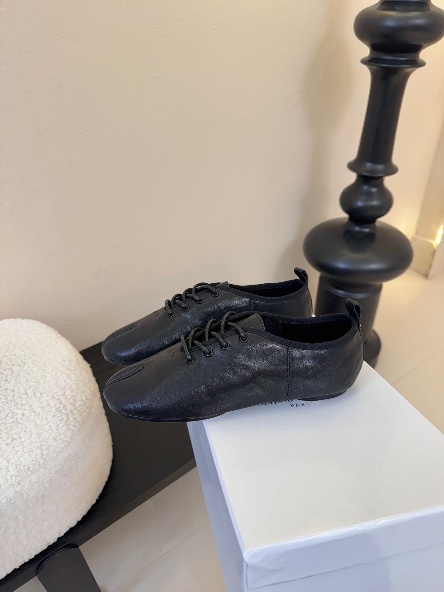 Maison Margiela 2025 Split-Toe Lace-up Shoes Black Cowhide 580420