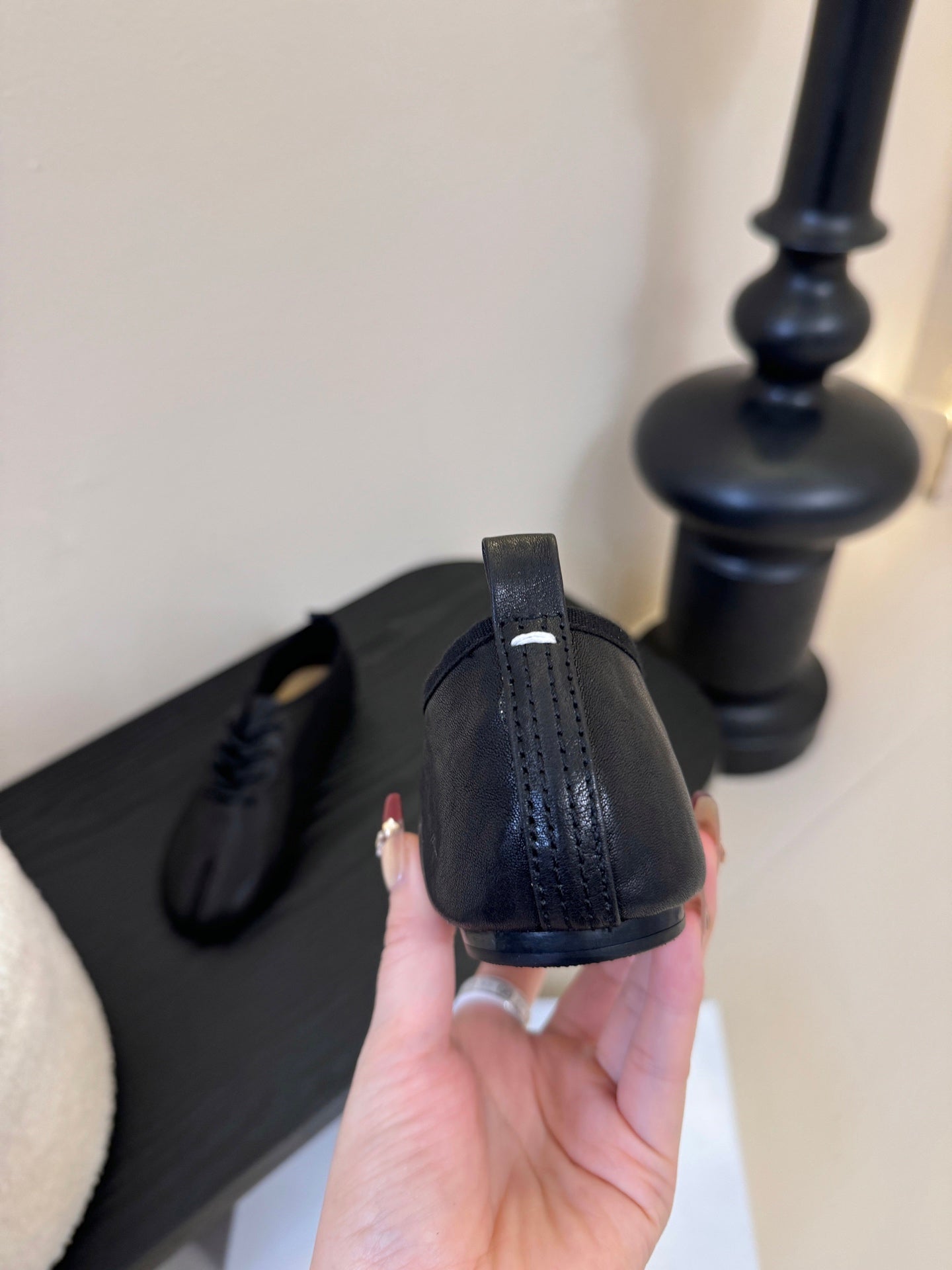 Maison Margiela 2025 Split-Toe Lace-up Shoes Black Cowhide 580420