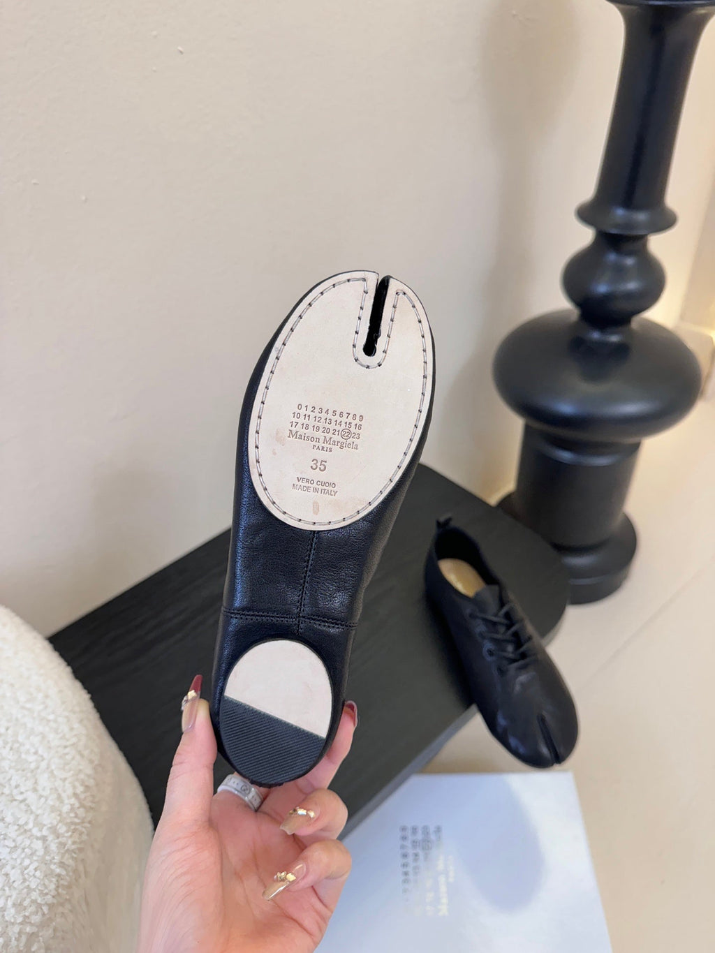 Maison Margiela 2025 Split-Toe Lace-up Shoes Black Cowhide 580420