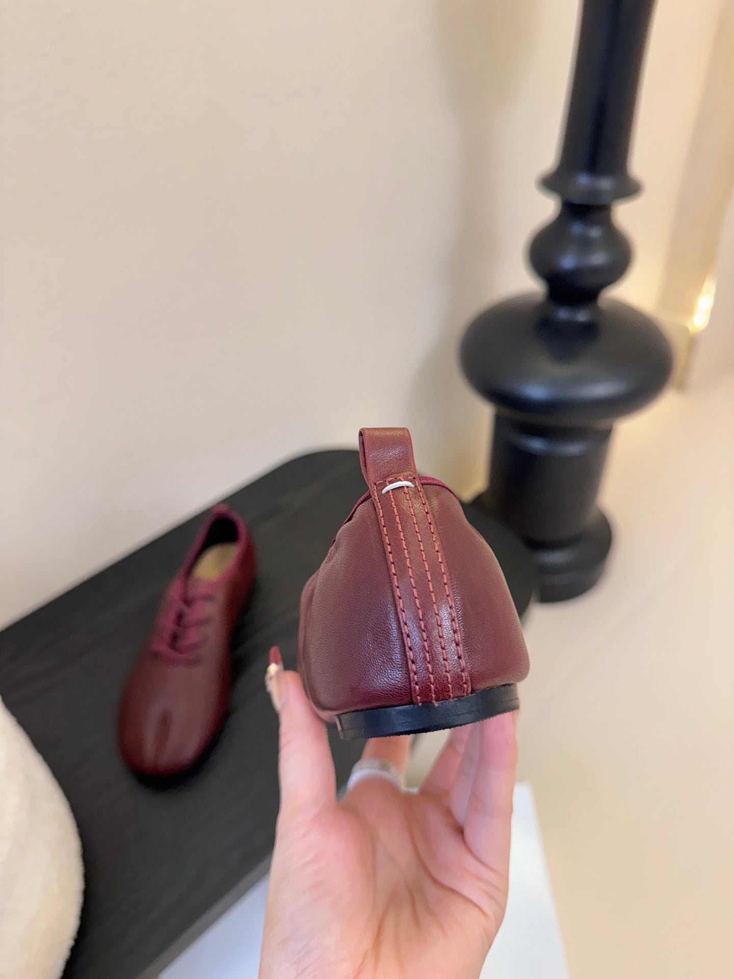 Maison Margiela 2025 Split-Toe Lace-up Shoes Burgundy Cowhide 580418