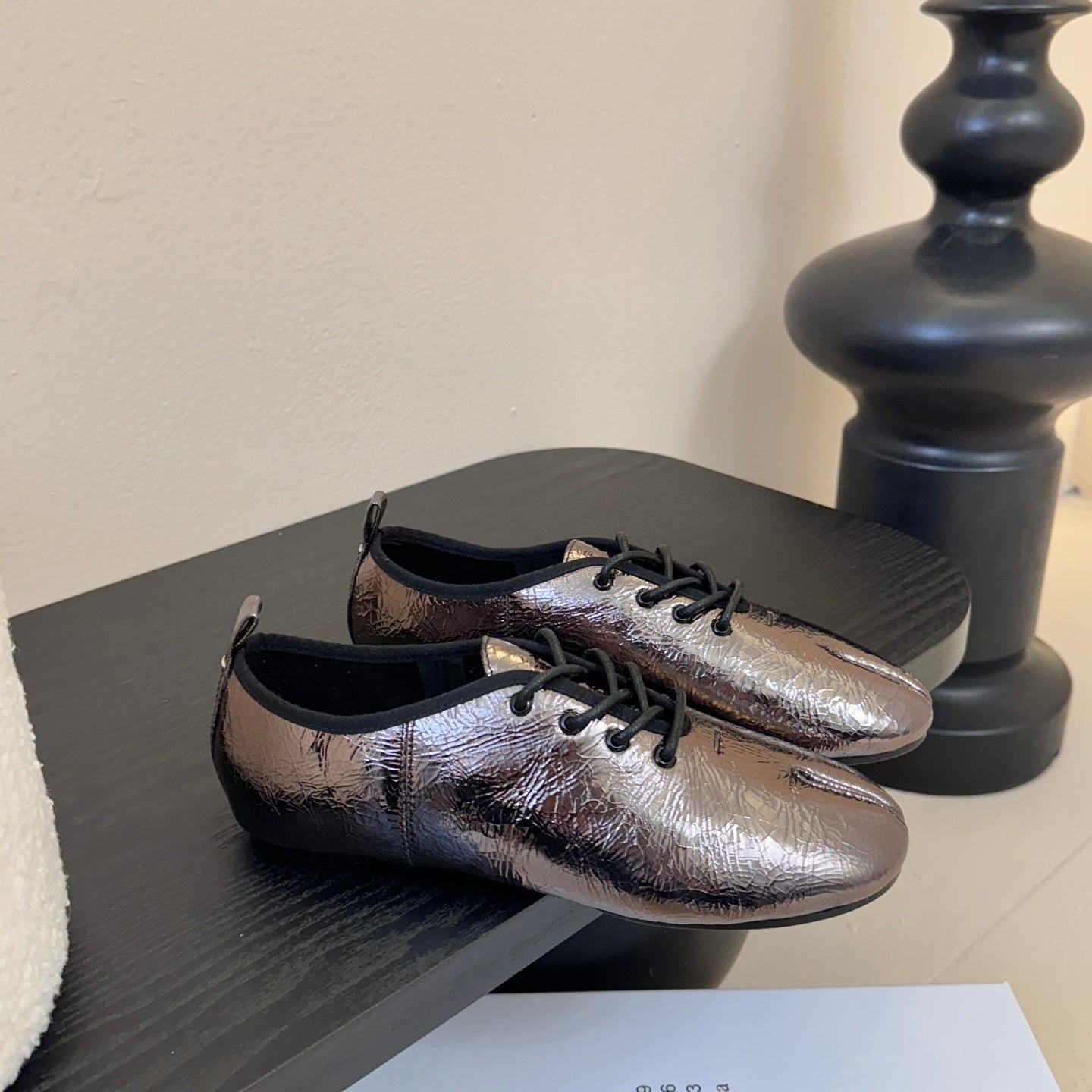 Maison Margiela 2025 Split-Toe Lace-up Shoes Dark Grey Metalic Cowhide 580417