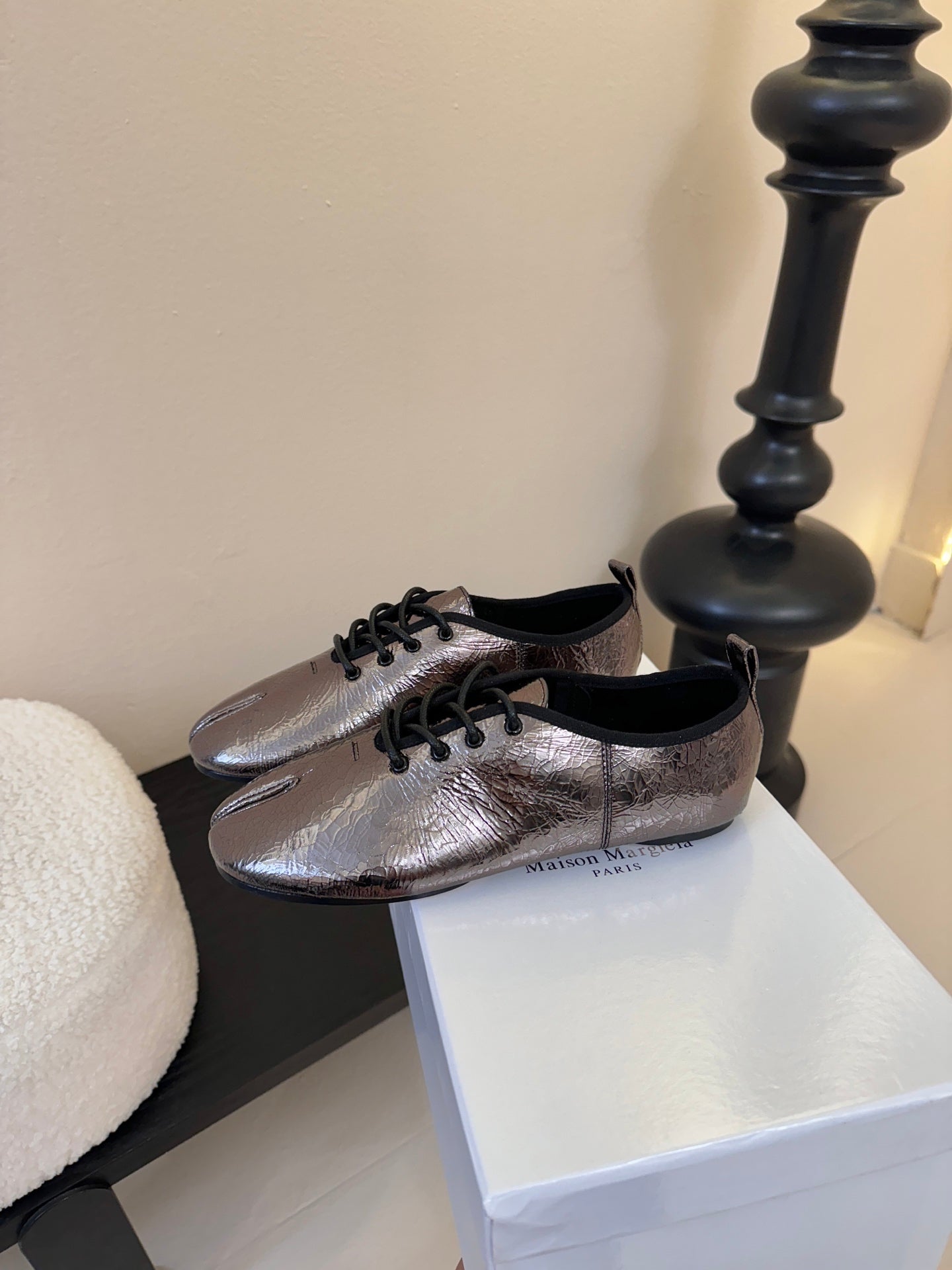 Maison Margiela 2025 Split-Toe Lace-up Shoes Dark Grey Metalic Cowhide 580417