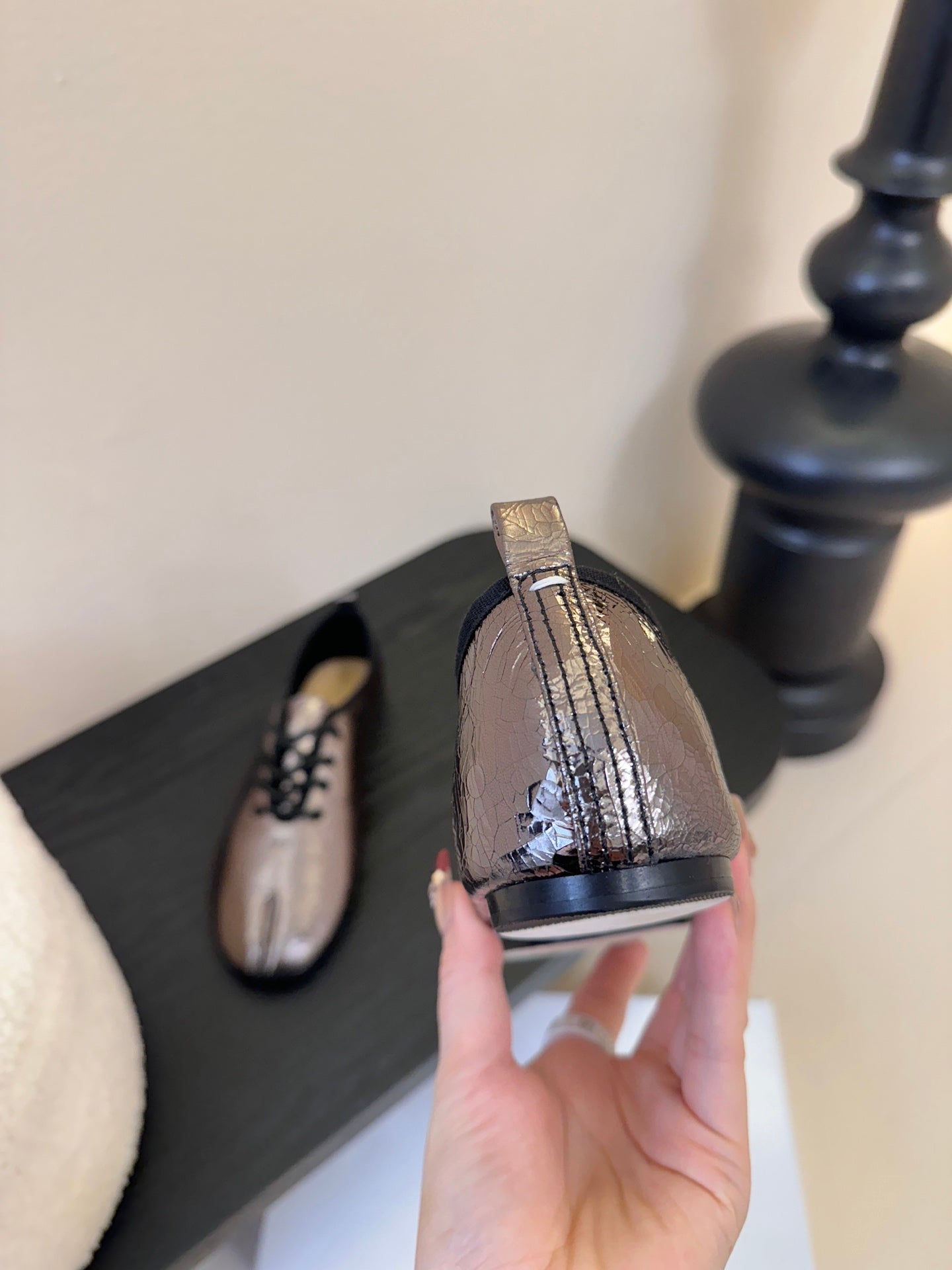 Maison Margiela 2025 Split-Toe Lace-up Shoes Dark Grey Metalic Cowhide 580417