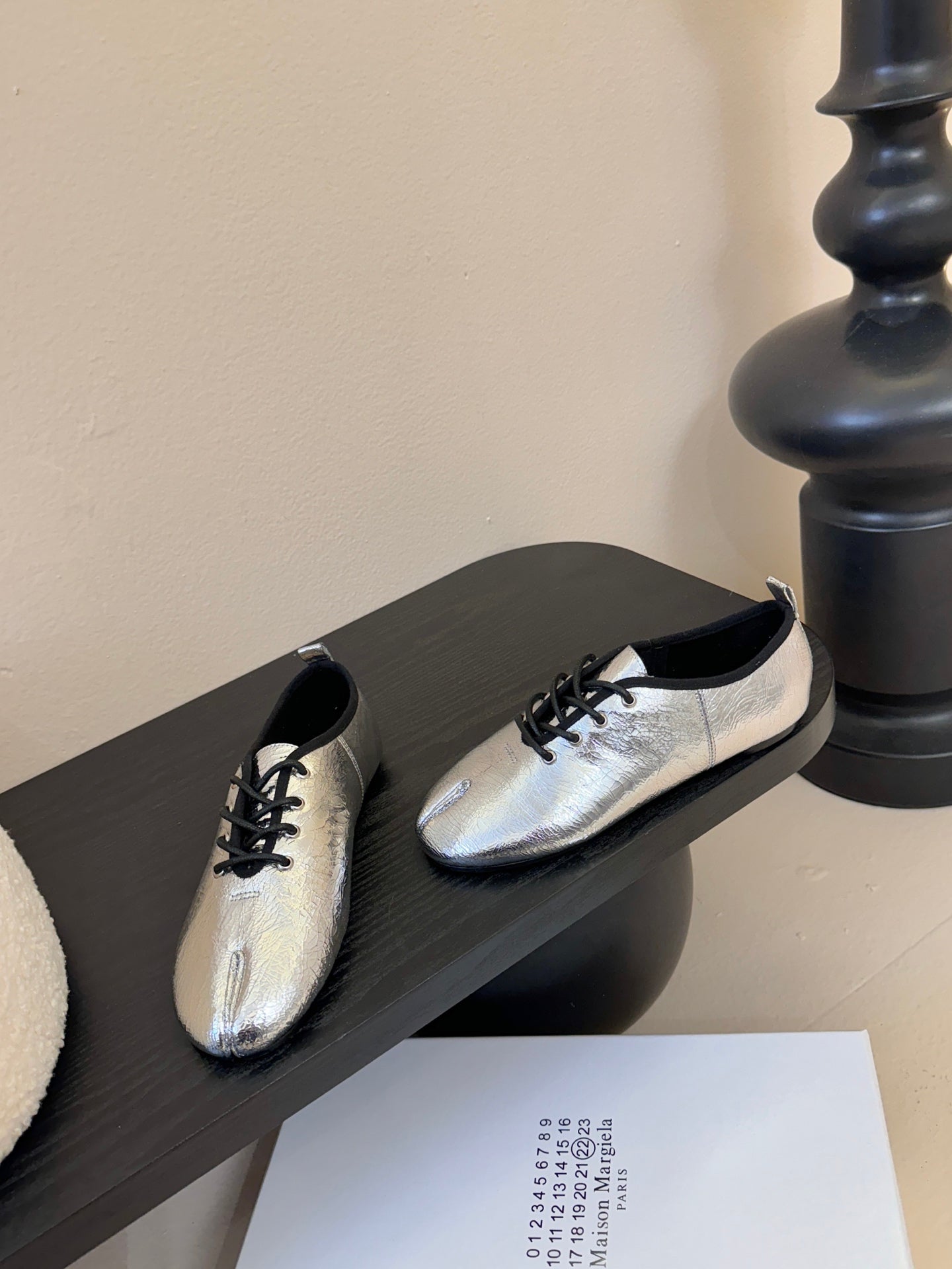 Maison Margiela 2025 Split-Toe Lace-up Shoes Silver Metalic Cowhide 580416