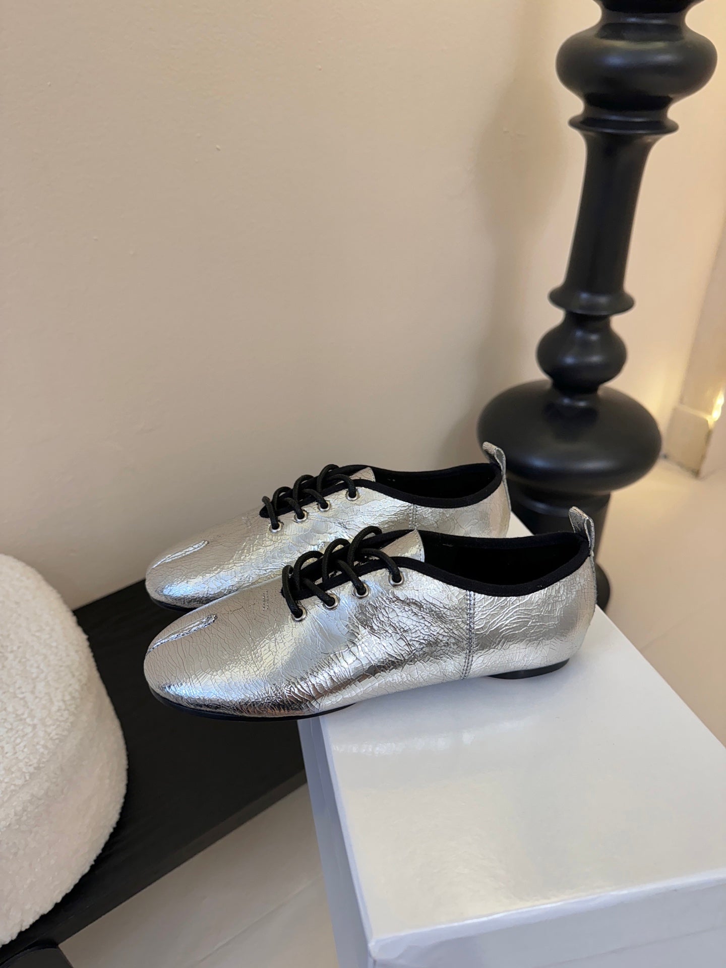 Maison Margiela 2025 Split-Toe Lace-up Shoes Silver Metalic Cowhide 580416