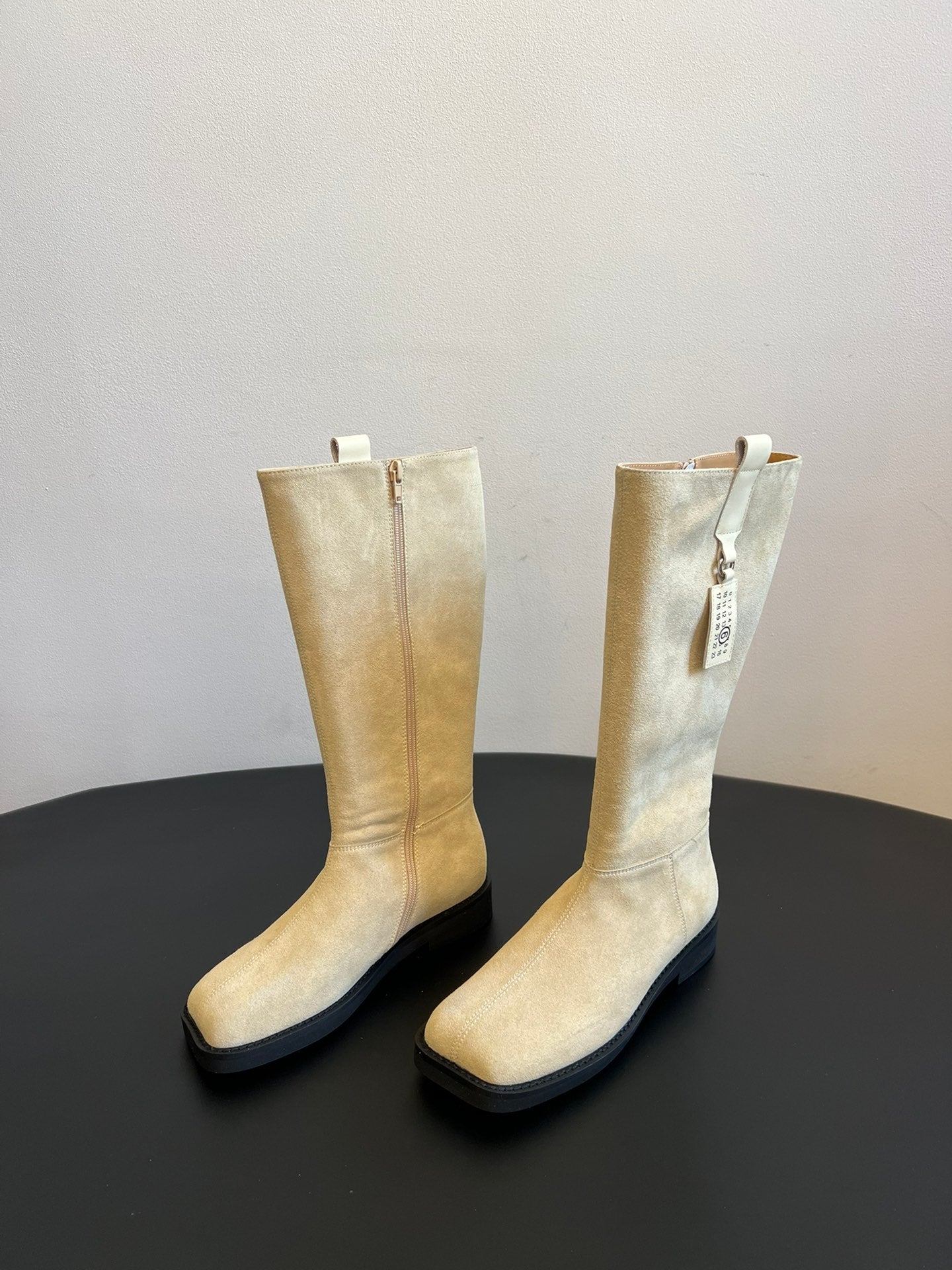 Maison Margiel 25ss Cool Square Toe Tall Riding Boots Off-white Suede 580412