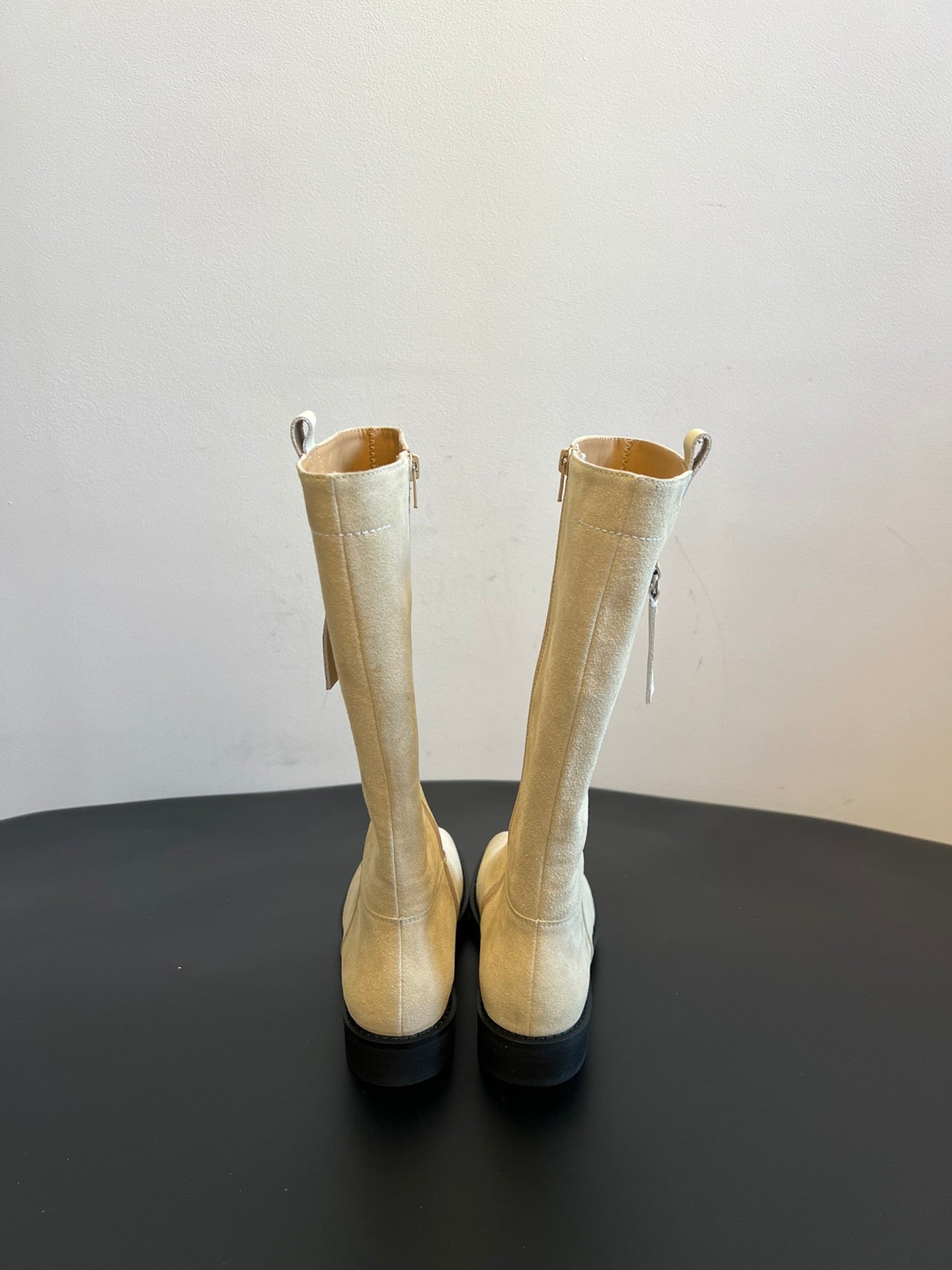 Maison Margiel 25ss Cool Square Toe Tall Riding Boots Off-white Suede 580412