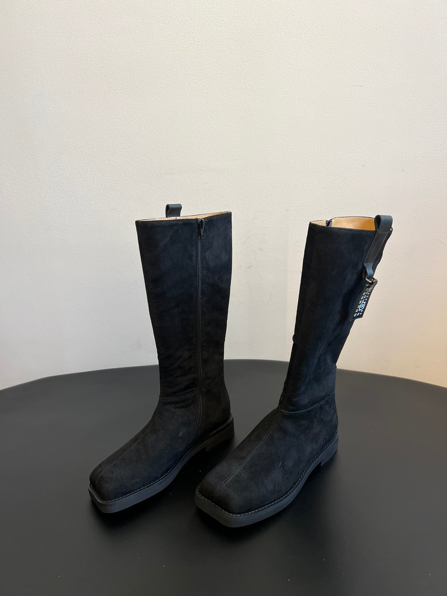 Maison Margiel 25ss Cool Square Toe Tall Riding Boots Black Suede 580413