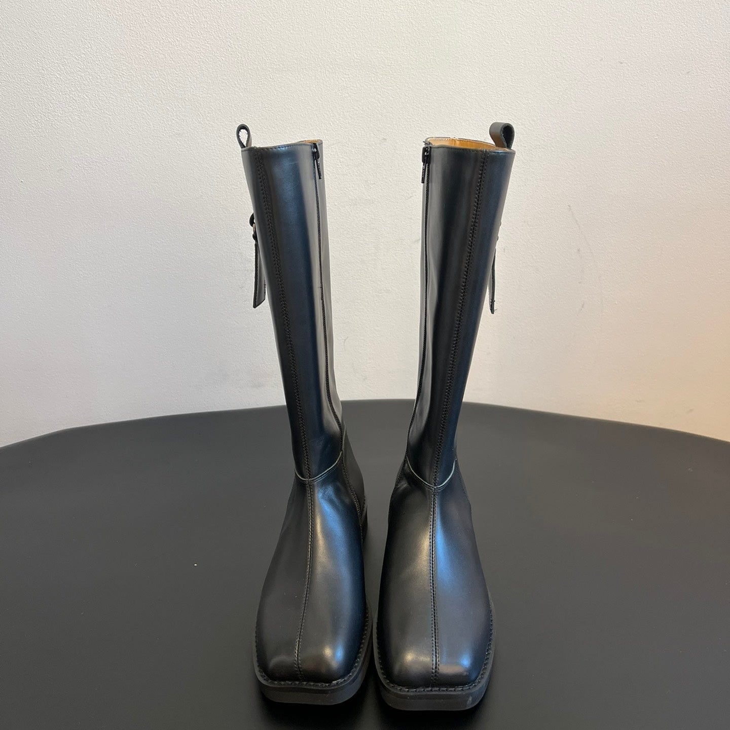 Maison Margiel 25ss Cool Square Toe Tall Riding Boots Black Glossy Leather 580415
