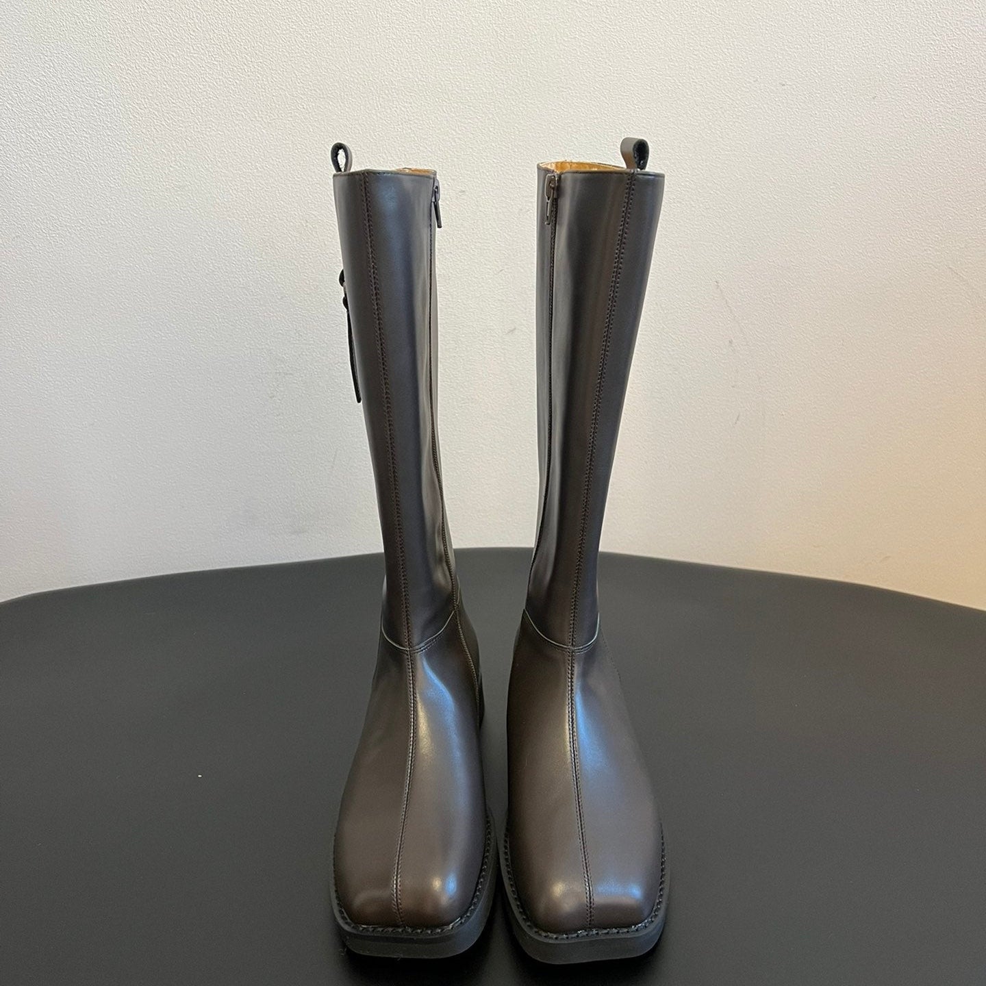 Maison Margiel 25ss Cool Square Toe Tall Riding Boots Dark Gray Glossy Leather 580414
