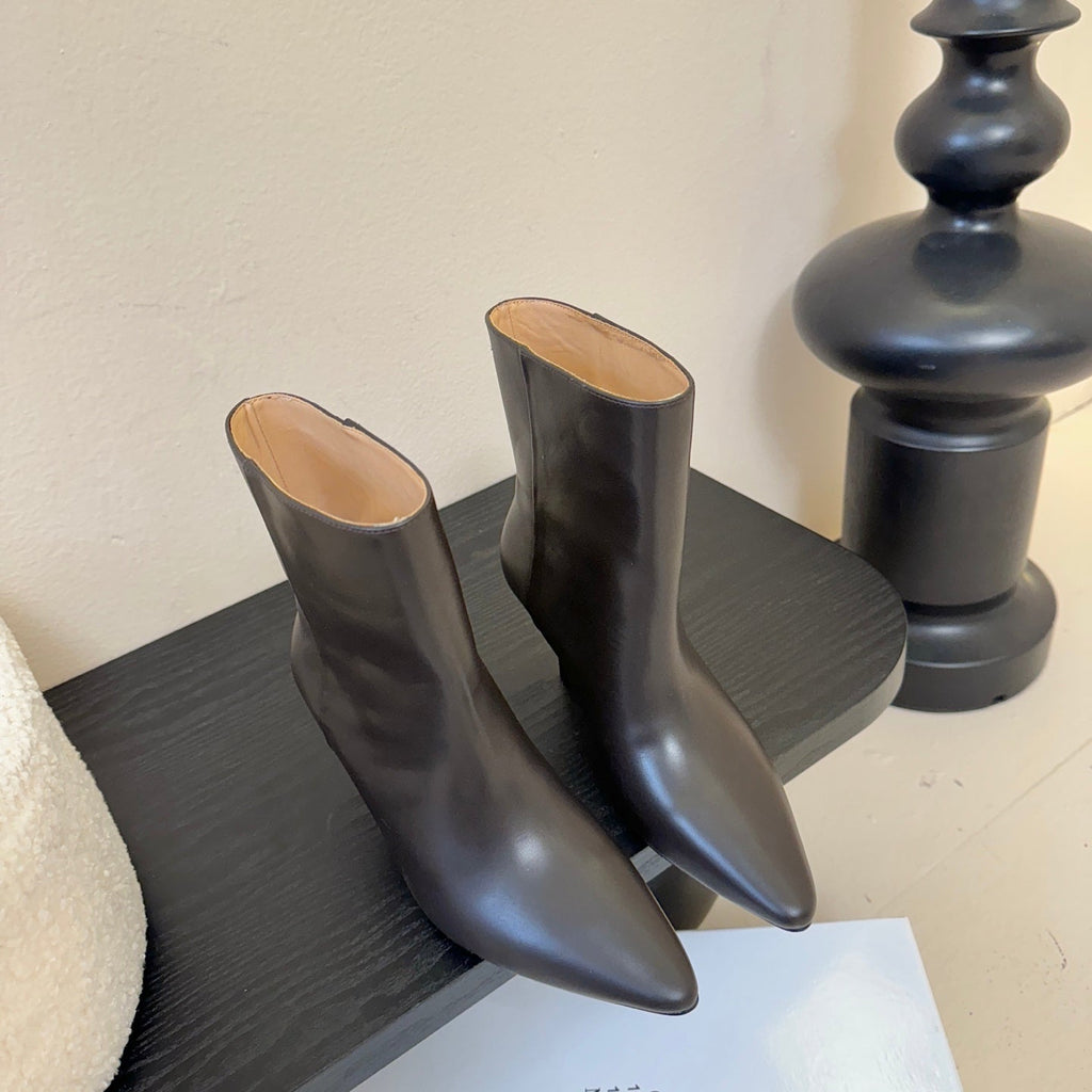 Maison Margiela Pointed Toe Riding Short Boots Brown in Cowhide 580448