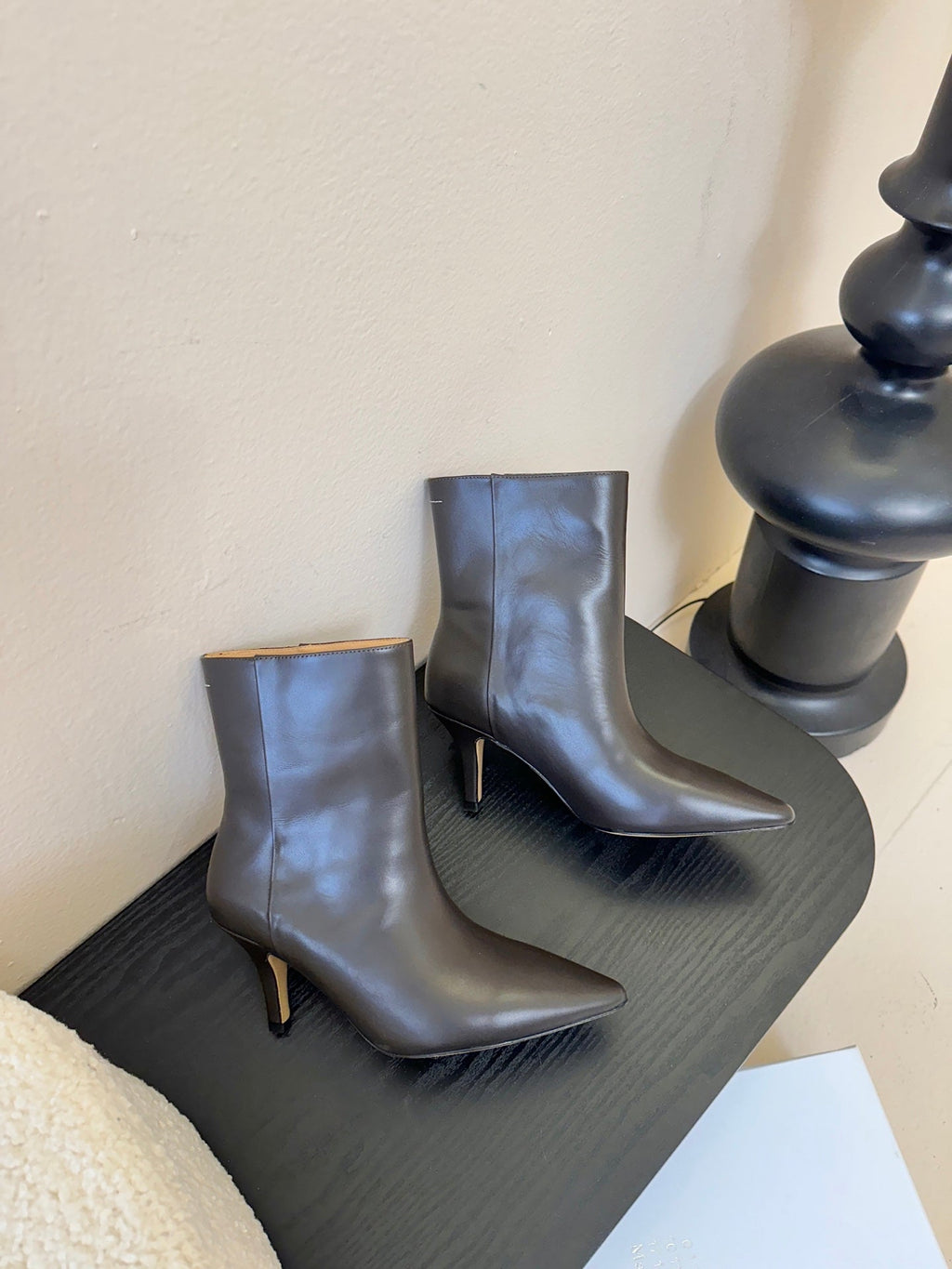 Maison Margiela Pointed Toe Riding Short Boots Brown in Cowhide 580448