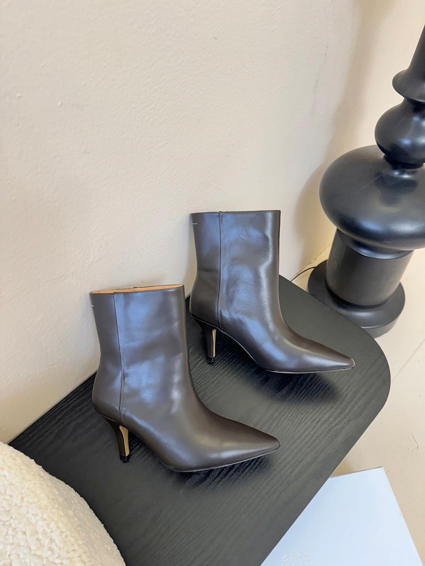 Maison Margiela Pointed Toe Riding Short Boots Brown in Cowhide 580448