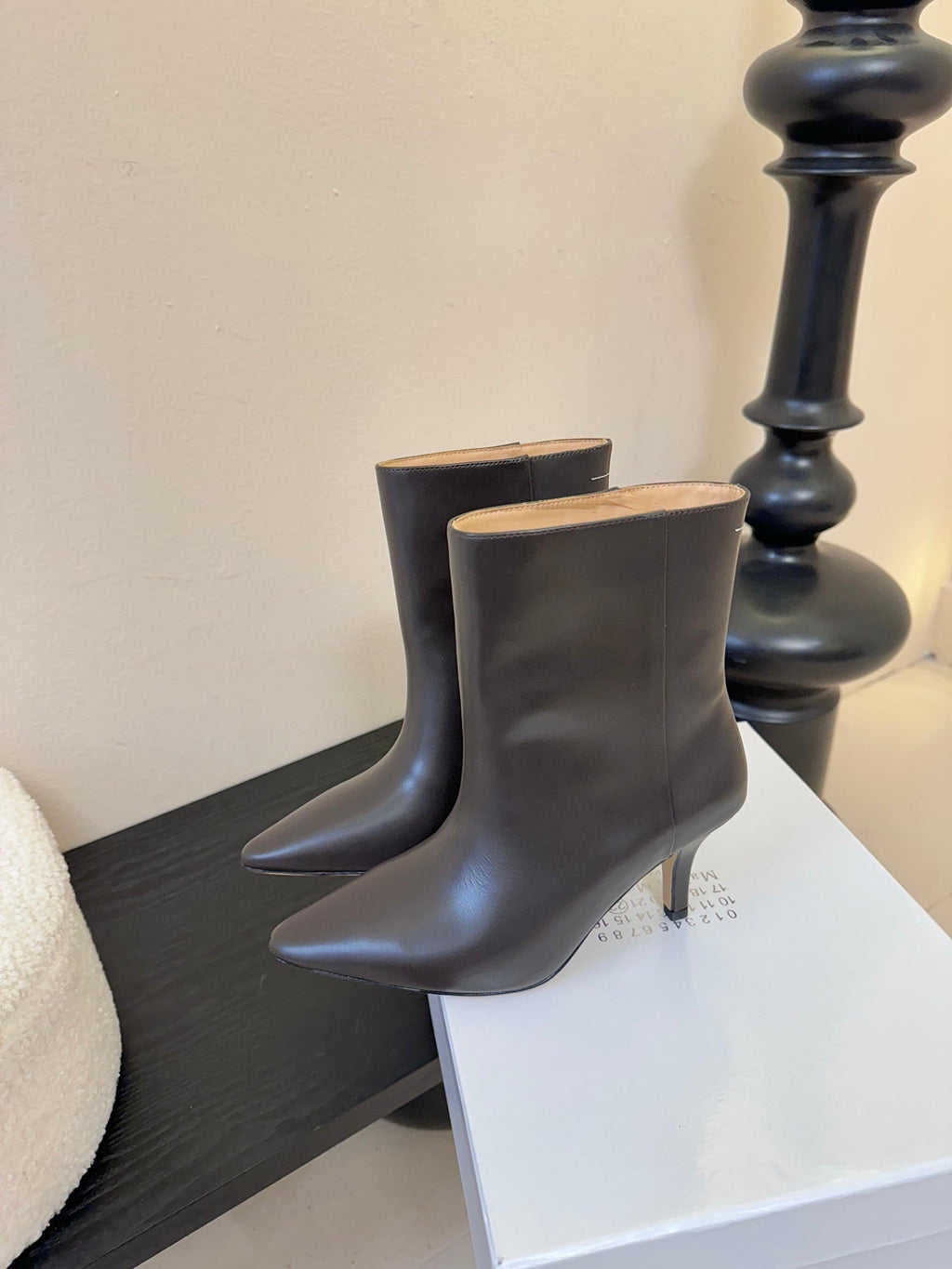 Maison Margiela Pointed Toe Riding Short Boots Brown in Cowhide 580448