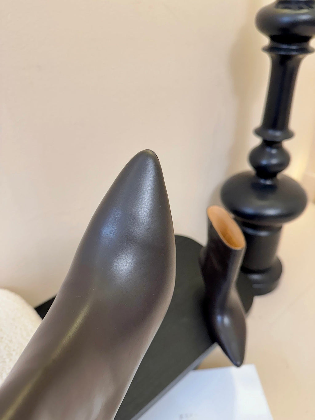 Maison Margiela Pointed Toe Riding Short Boots Brown in Cowhide 580448