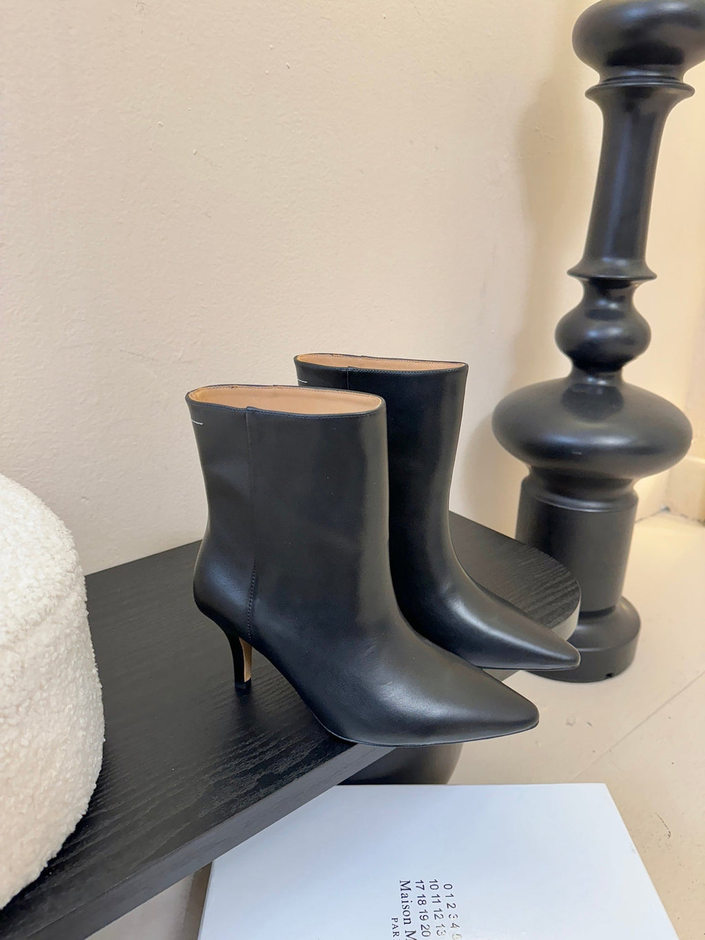 Maison Margiela Pointed Toe Riding Short Boots Black in Cowhide 580447