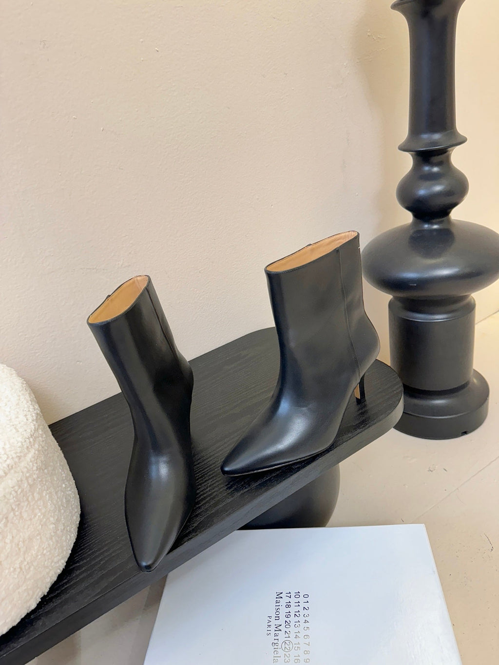 Maison Margiela Pointed Toe Riding Short Boots Black in Cowhide 580447