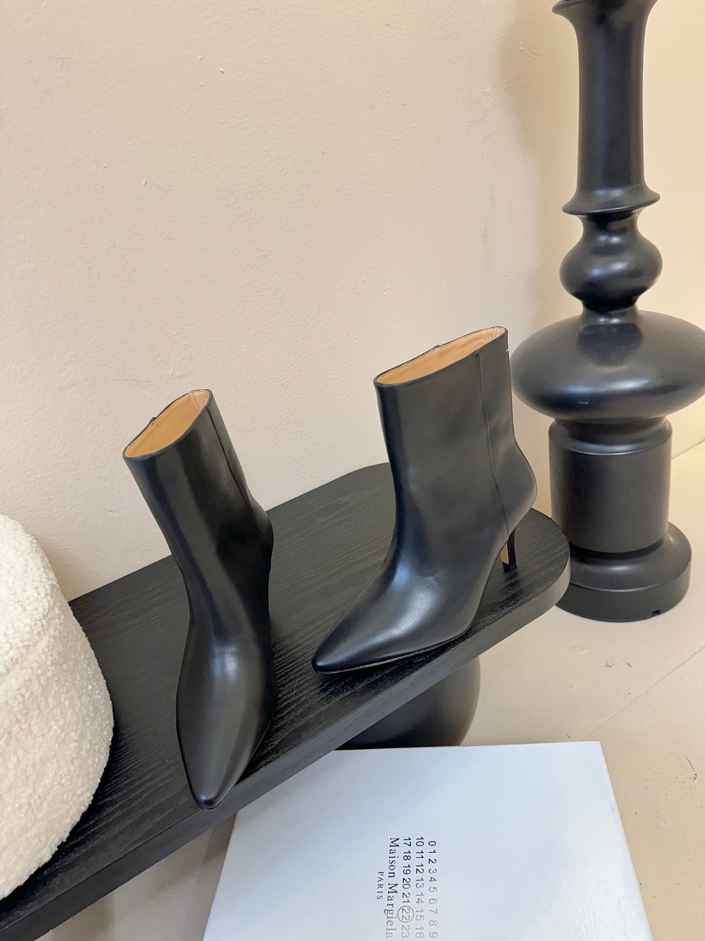 Maison Margiela Pointed Toe Riding Short Boots Black in Cowhide 580447