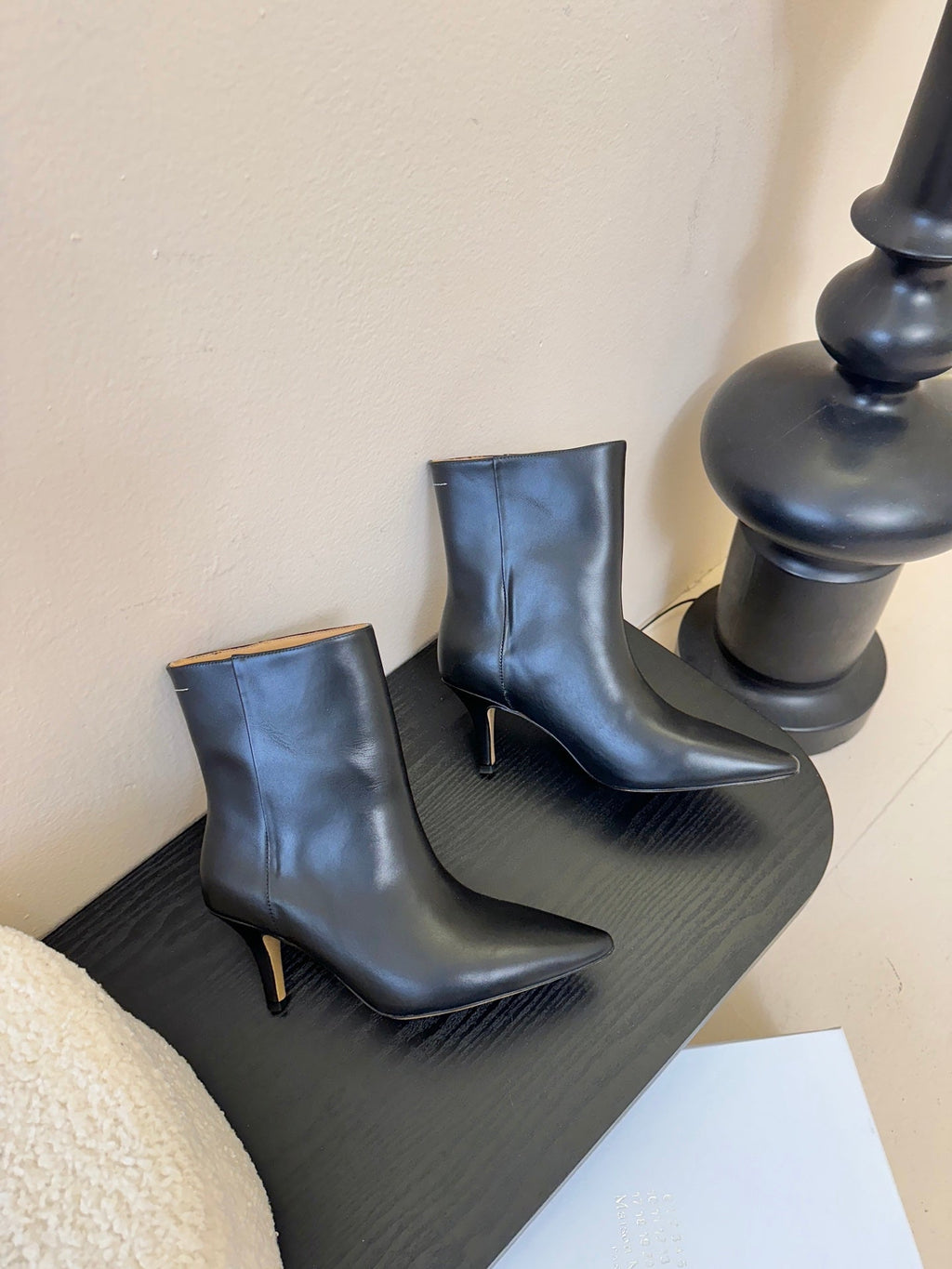 Maison Margiela Pointed Toe Riding Short Boots Black in Cowhide 580447