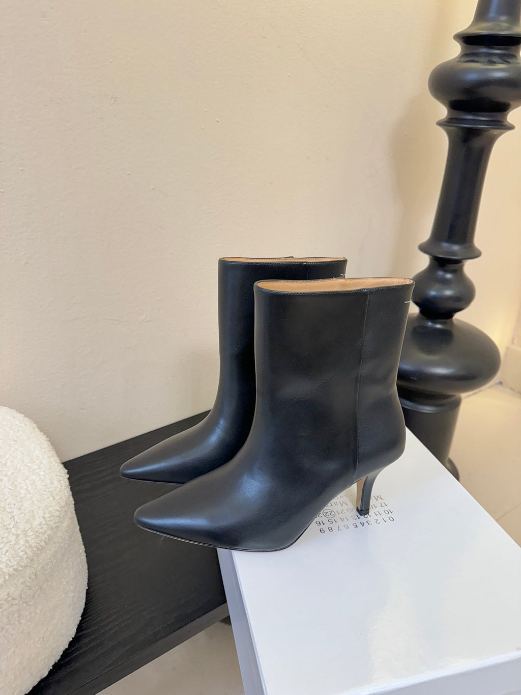 Maison Margiela Pointed Toe Riding Short Boots Black in Cowhide 580447