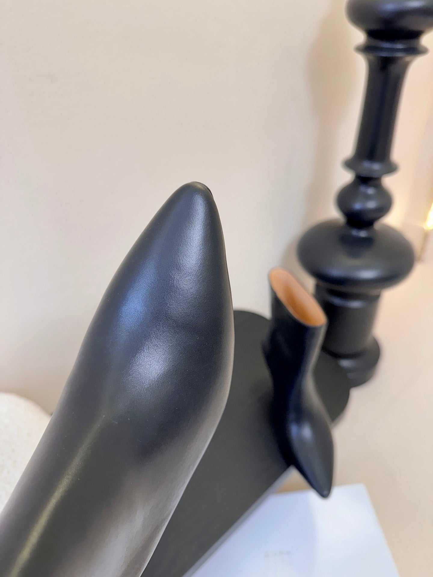 Maison Margiela Pointed Toe Riding Short Boots Black in Cowhide 580447