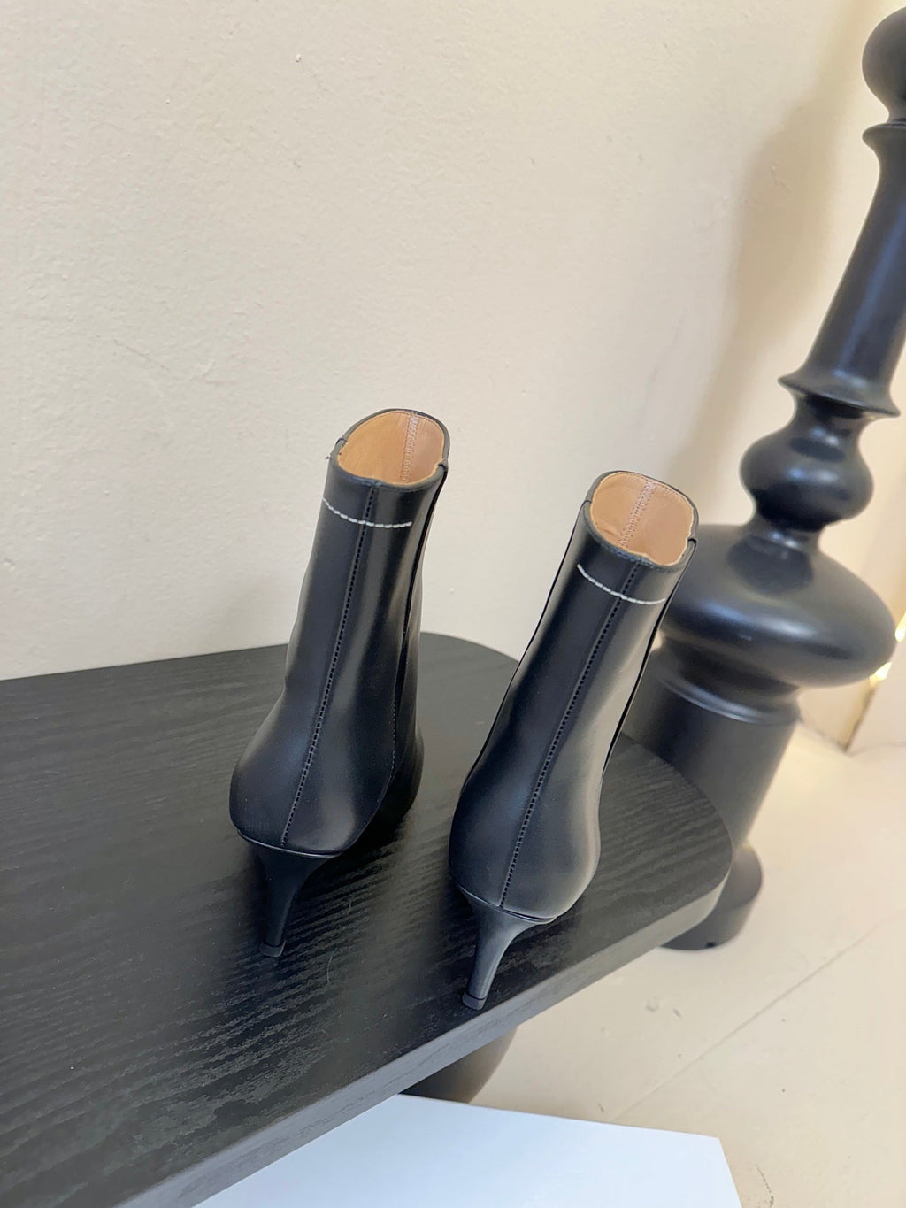 Maison Margiela Pointed Toe Riding Short Boots Black in Cowhide 580447