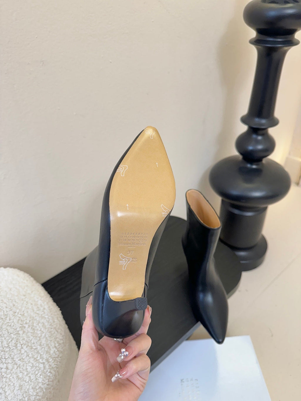 Maison Margiela Pointed Toe Riding Short Boots Black in Cowhide 580447