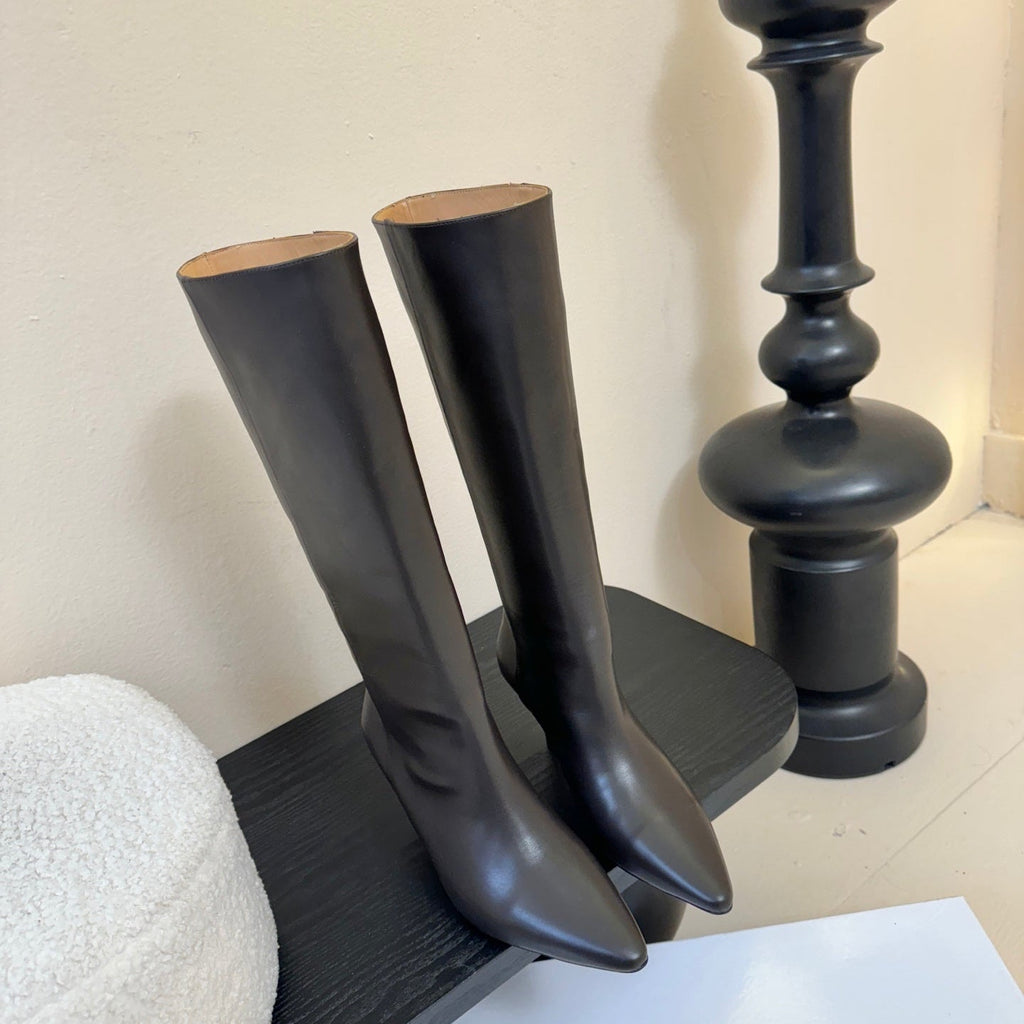 Maison Margiela Pointed Toe Riding High Boots Brown in Cowhide 580446