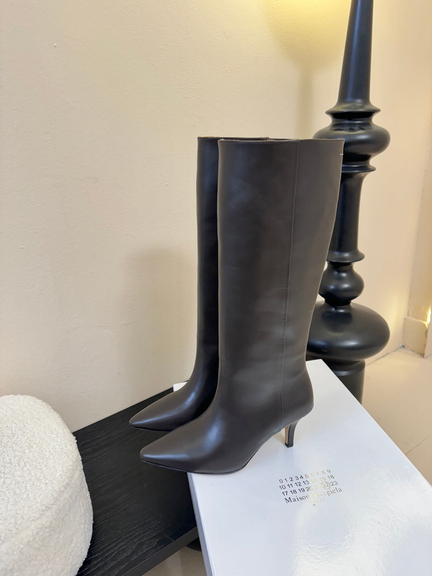 Maison Margiela Pointed Toe Riding High Boots Brown in Cowhide 580446