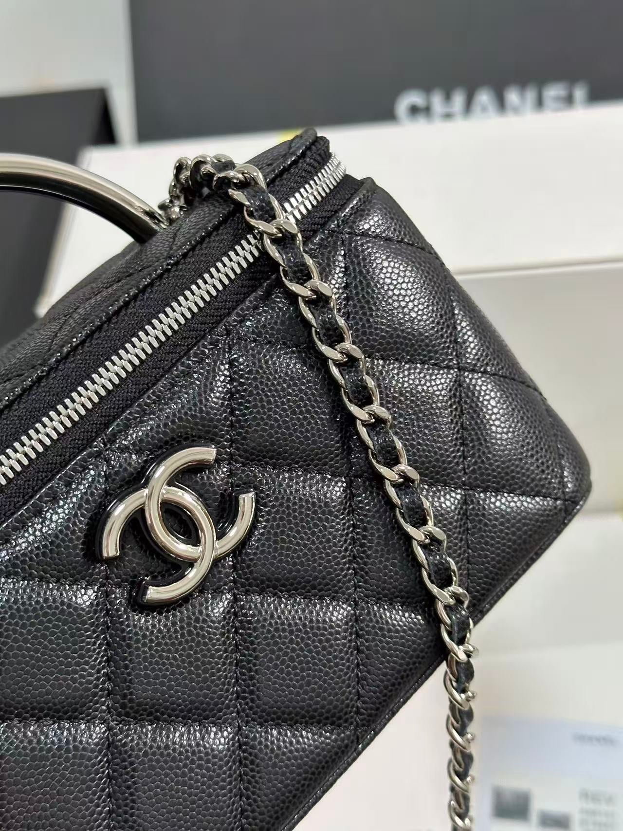 CC 25P Hidden Enamel Handle Makeup Bag Black Lychee Leather