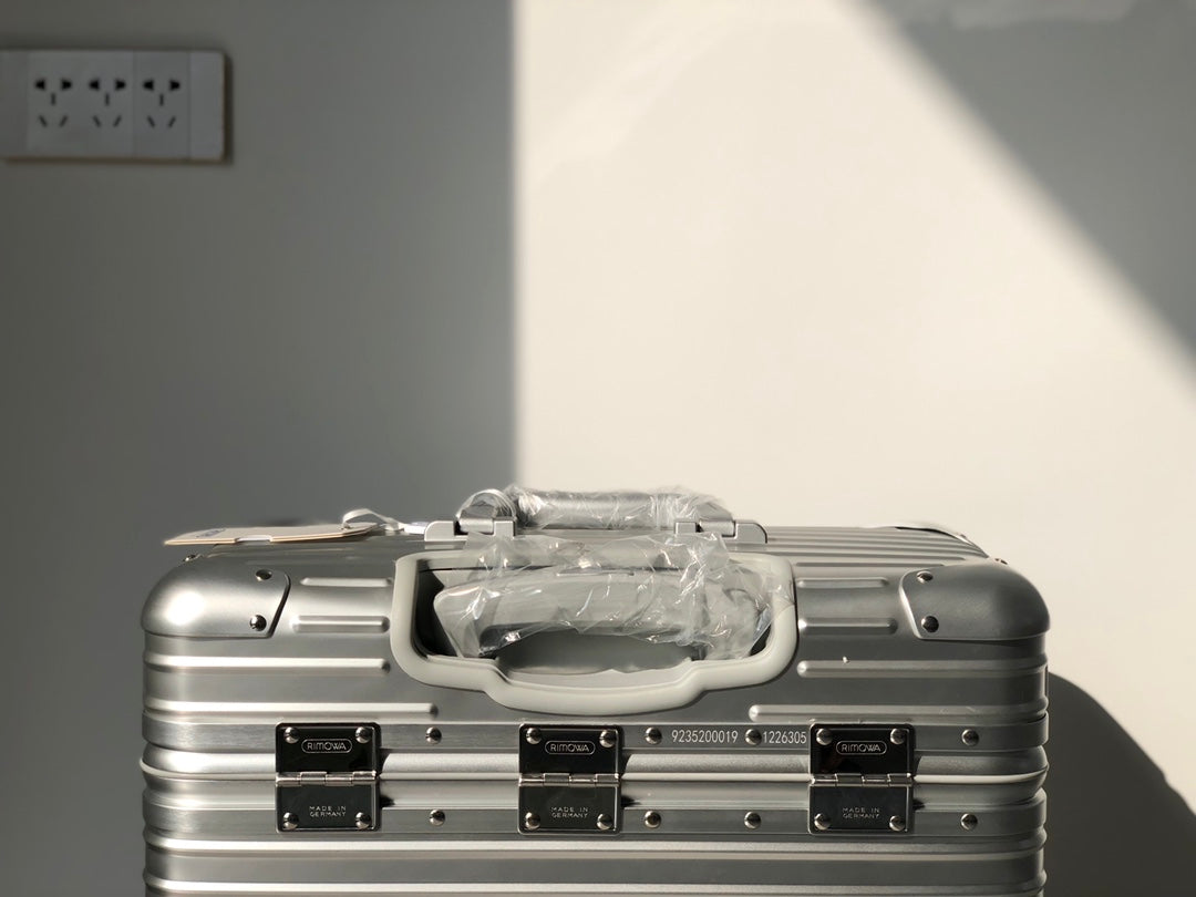 Rimowa 2025 Travel Suitcase Silver Aluminum 273821