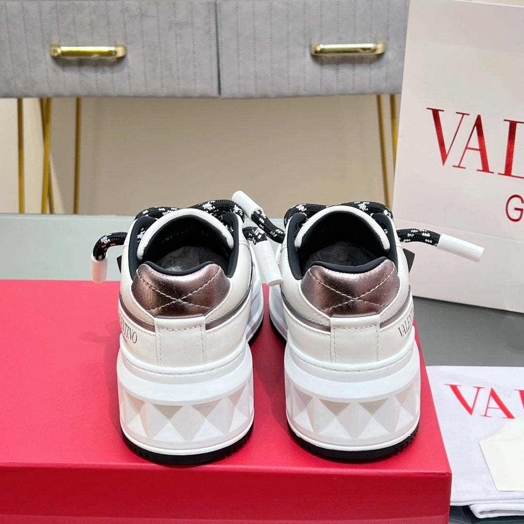 VT 2025 Garavani Sneakers White Black Cowhide 546999