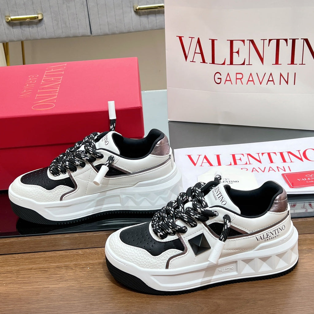 VT 2025 Garavani Sneakers White Black Cowhide 546999